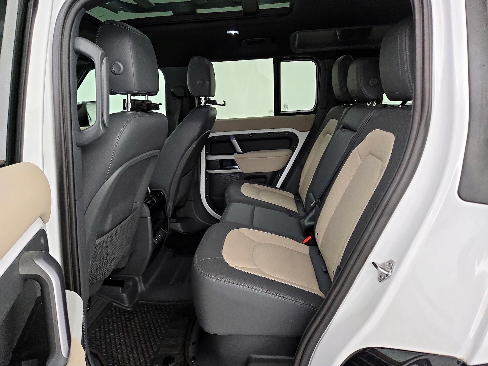2023 Land Rover Defender X-Dynamic SE - Photo 22