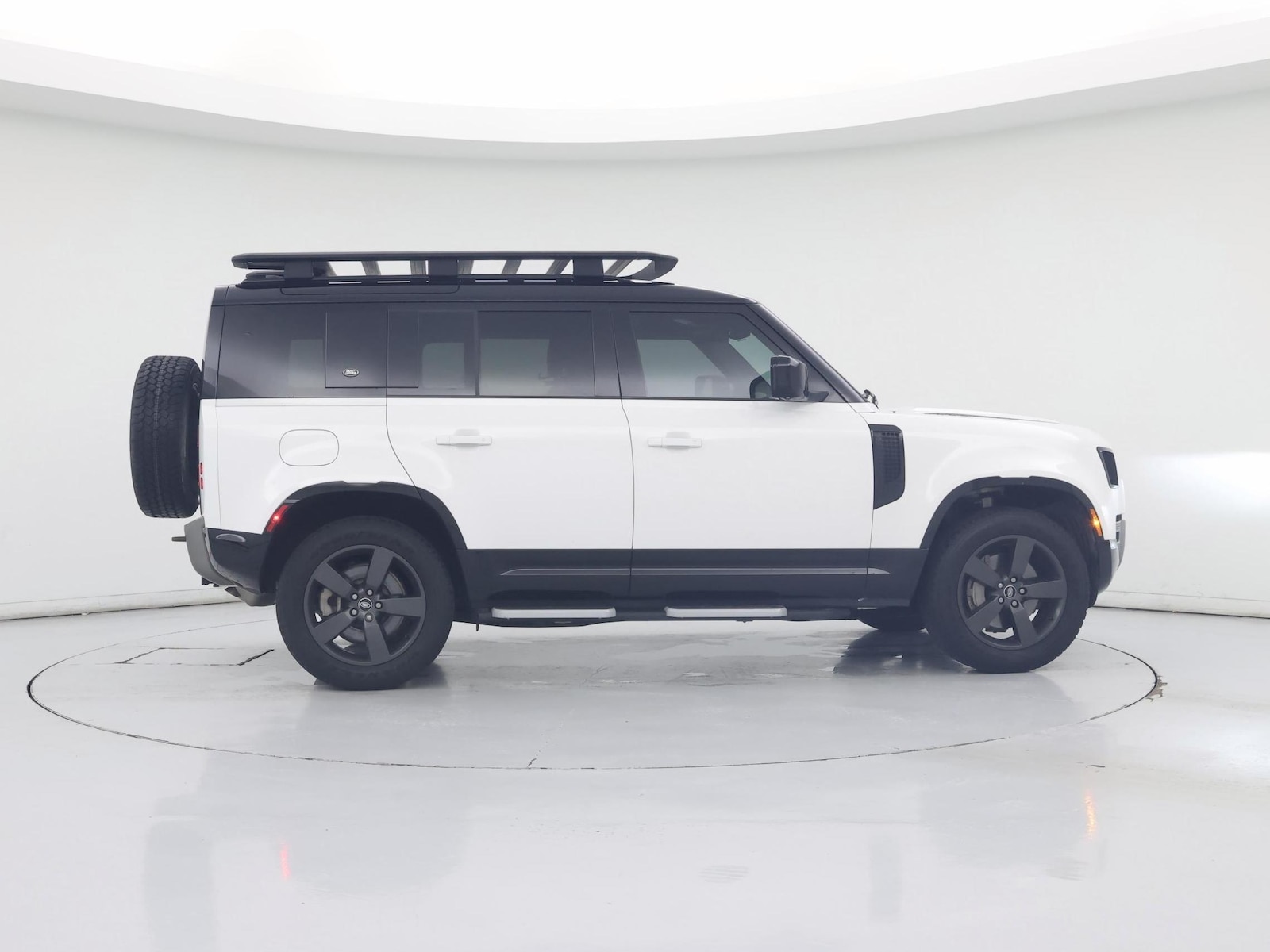 2023 Land Rover Defender X-Dynamic SE - Photo 8