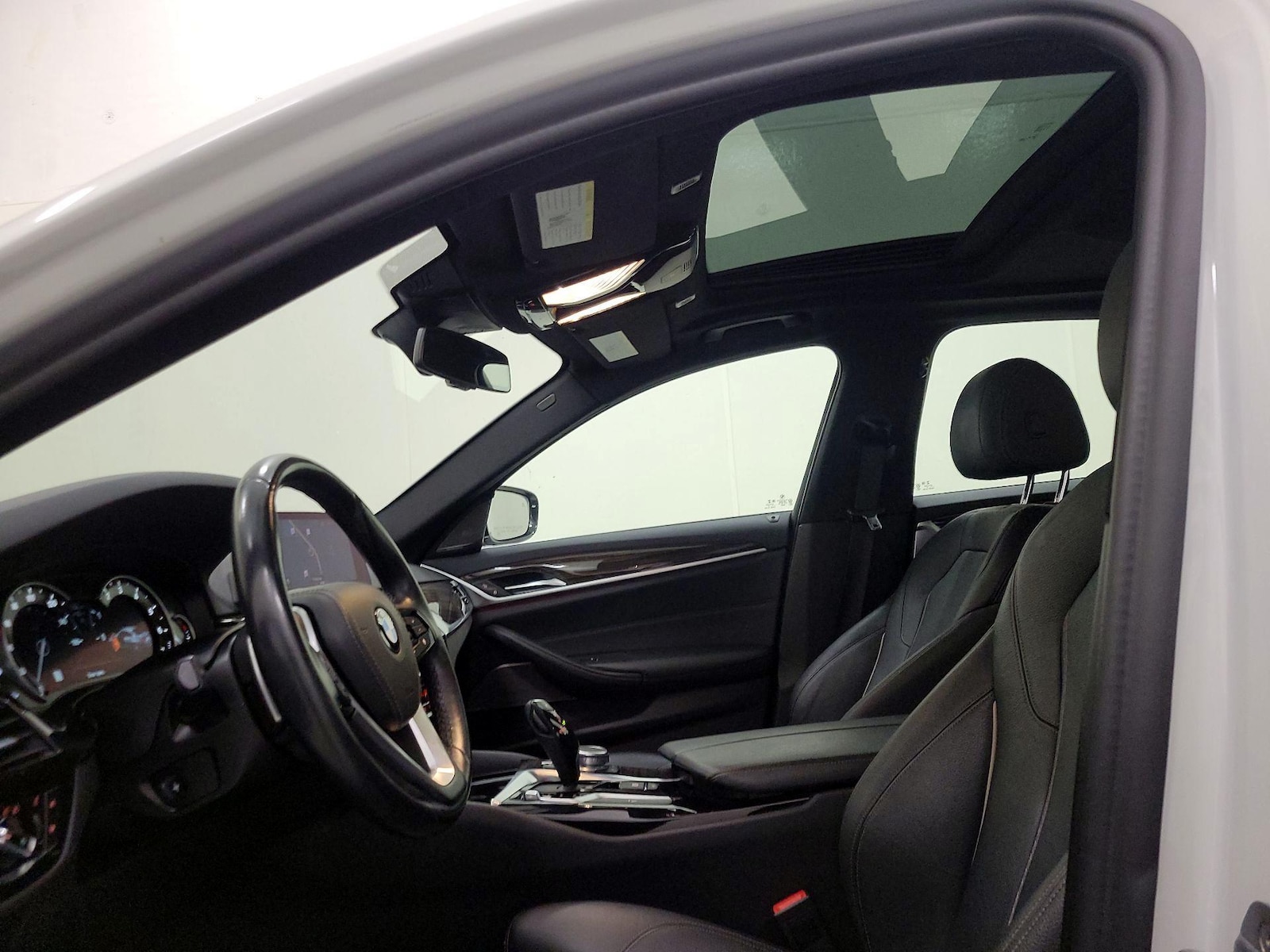 Sunroof(s) & Overhead Airbags