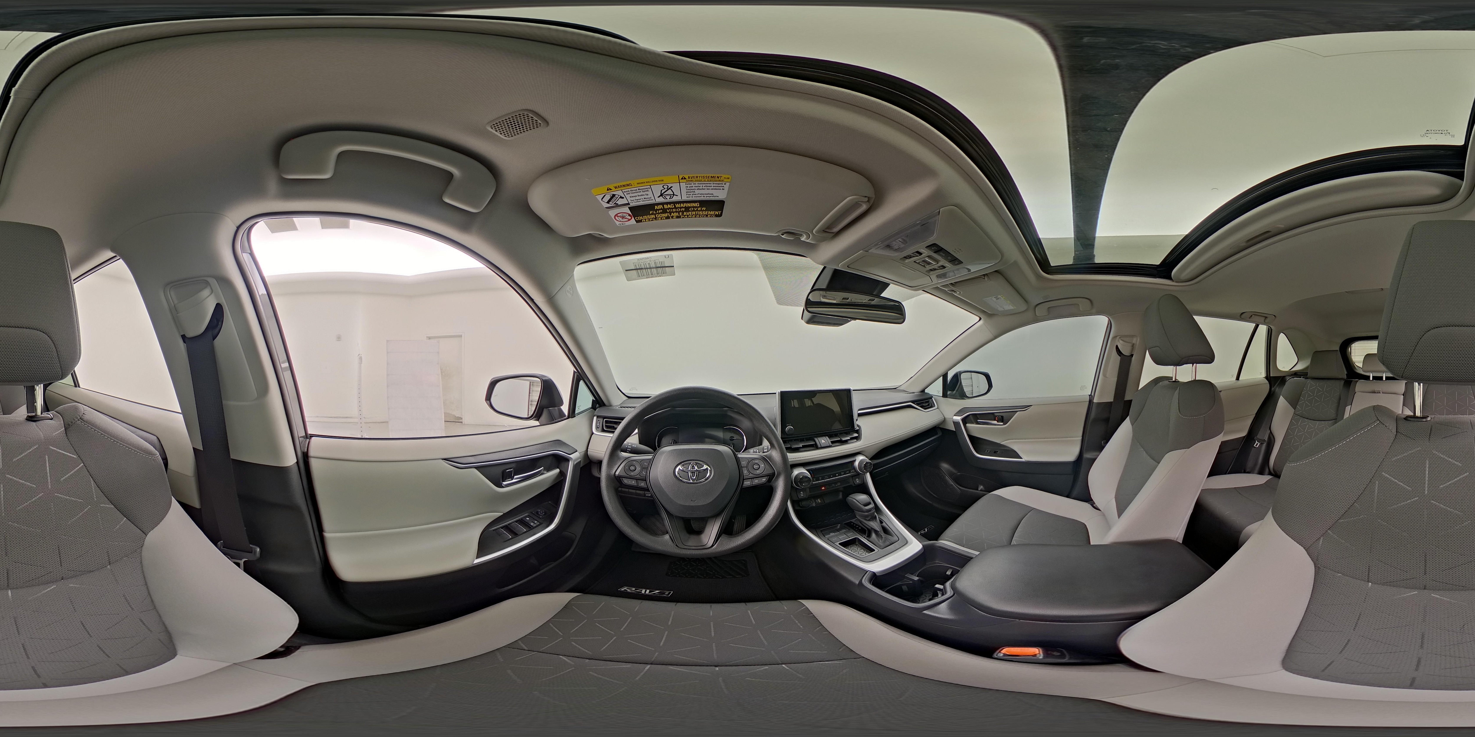 2025 Toyota RAV4 XLE - Photo 28