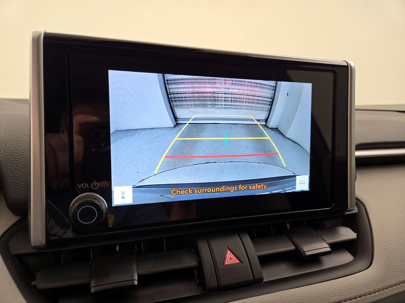 2025 Toyota RAV4 XLE - Photo 16