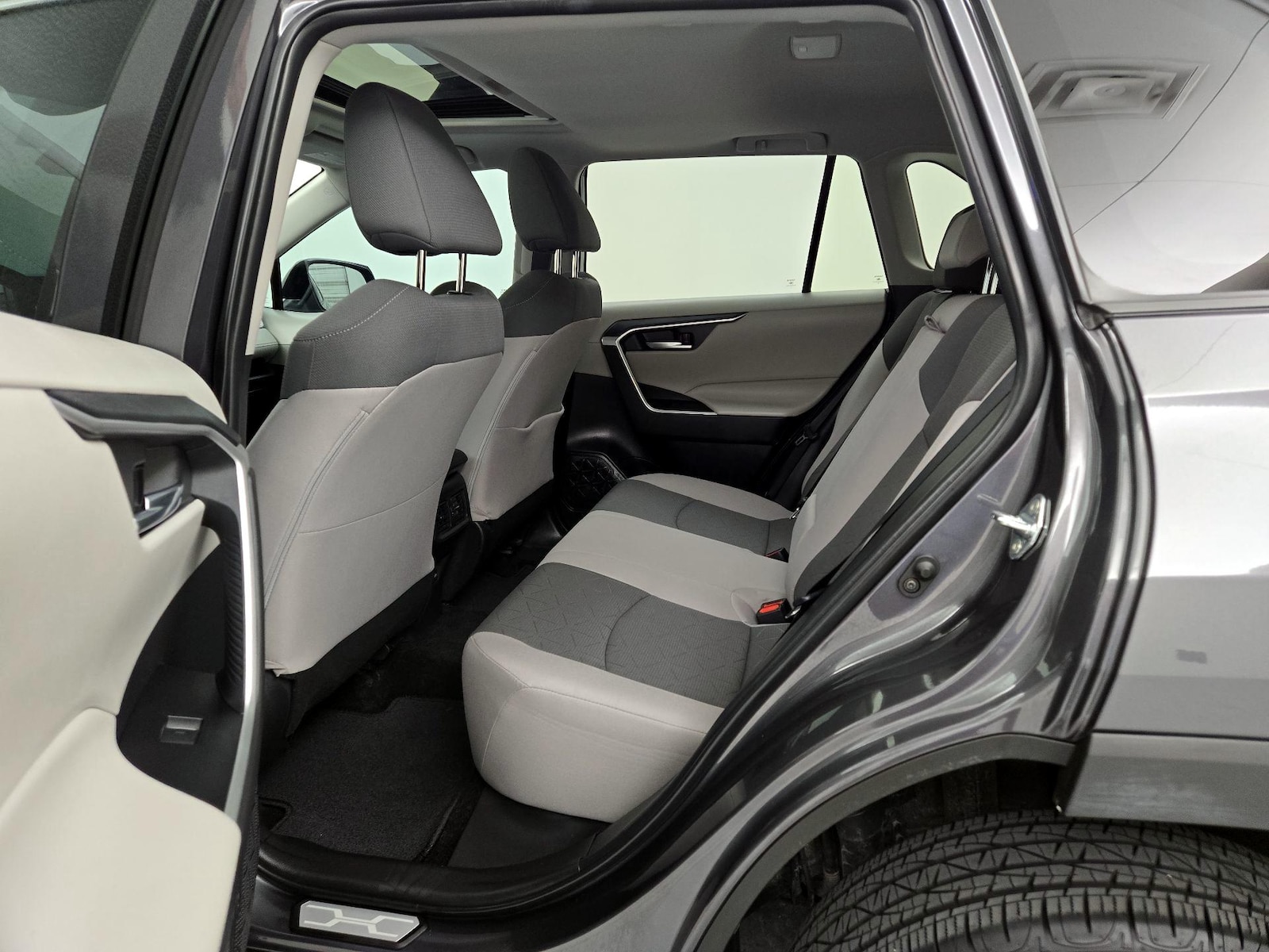 2025 Toyota RAV4 XLE - Photo 22