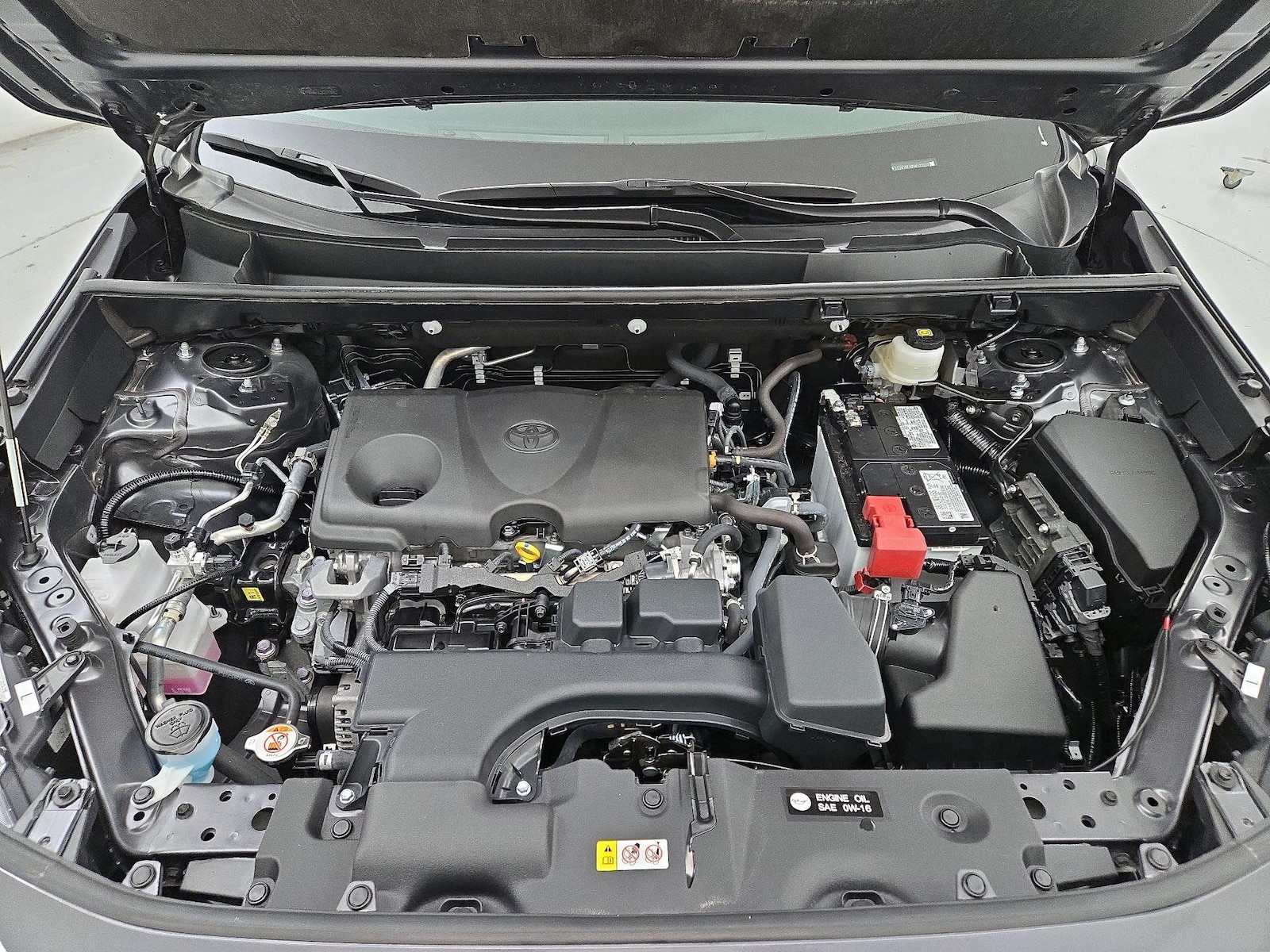 2025 Toyota RAV4 XLE - Photo 24