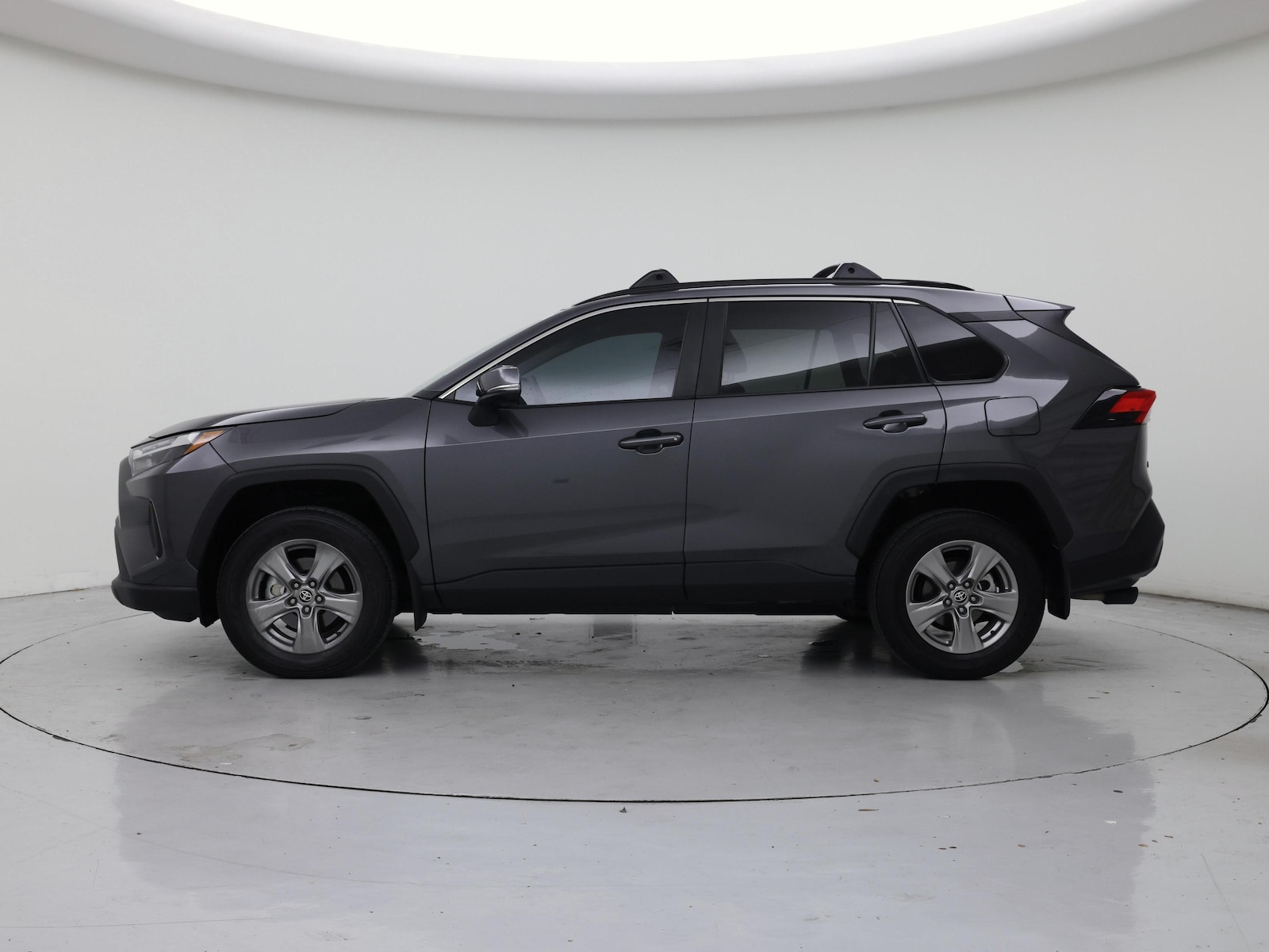 2025 Toyota RAV4 XLE - Photo 4