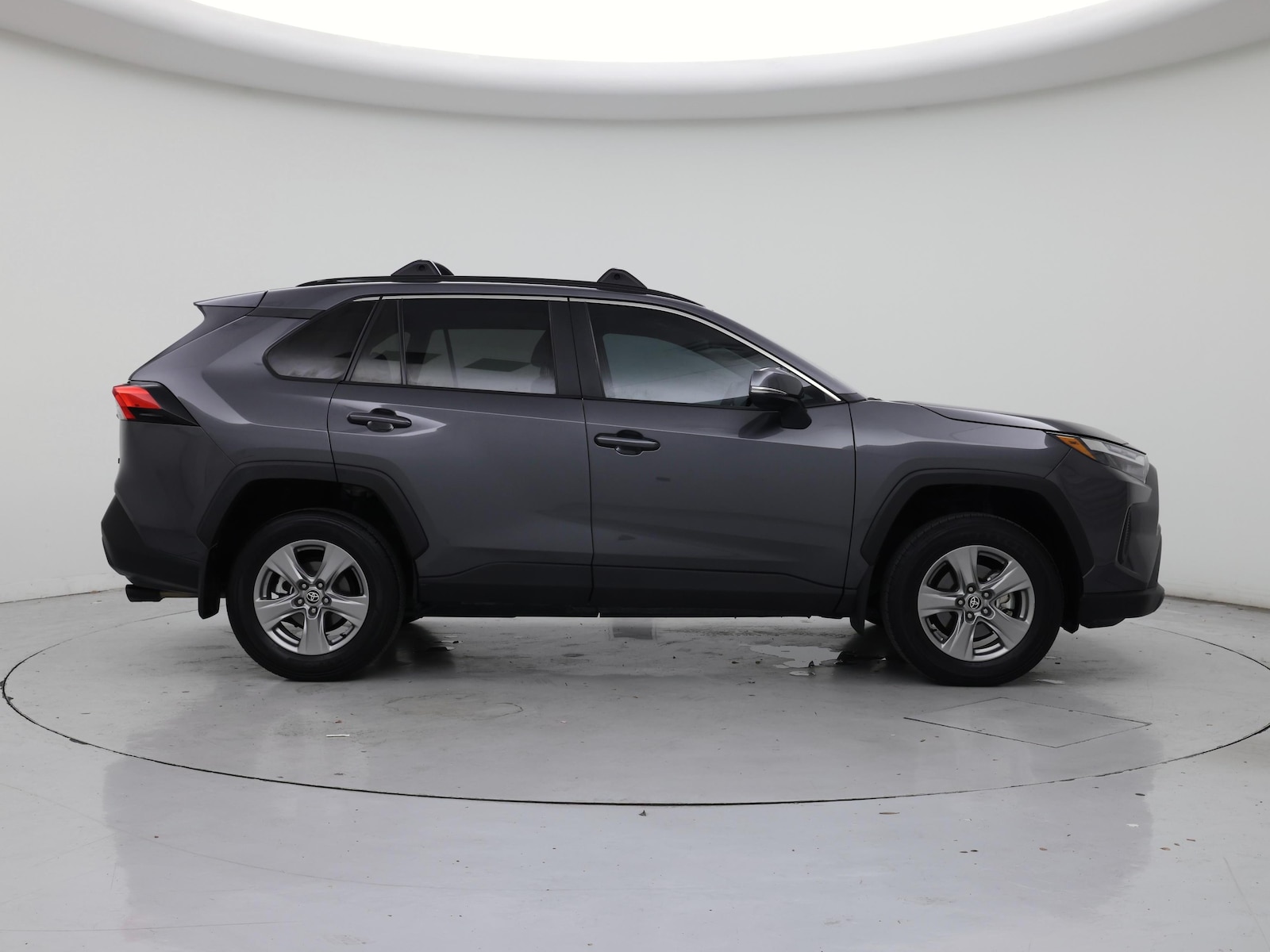 2025 Toyota RAV4 XLE - Photo 8