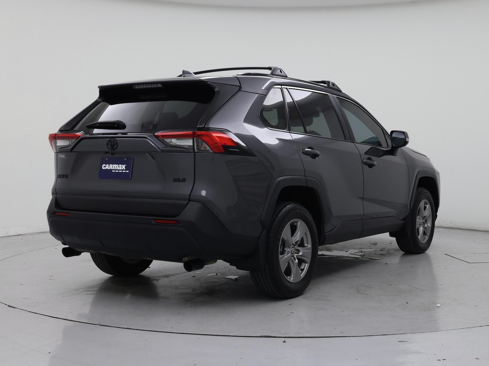 2025 Toyota RAV4 XLE - Photo 9