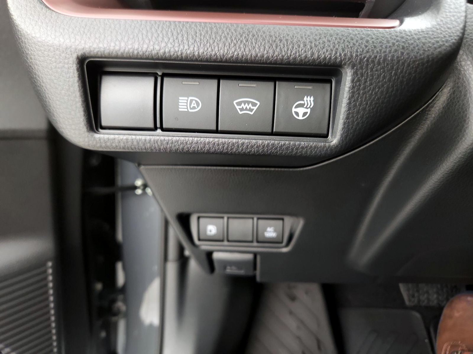 2026 Toyota Prius Plug-in Hybrid XSE - Photo 14