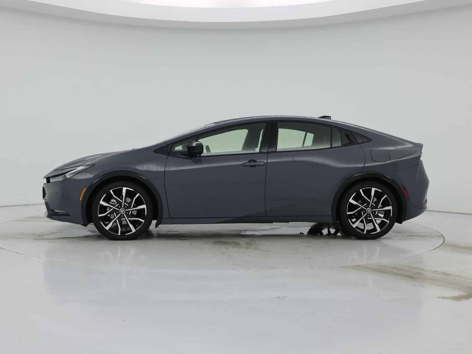 2026 Toyota Prius Plug-in Hybrid XSE - Photo 4