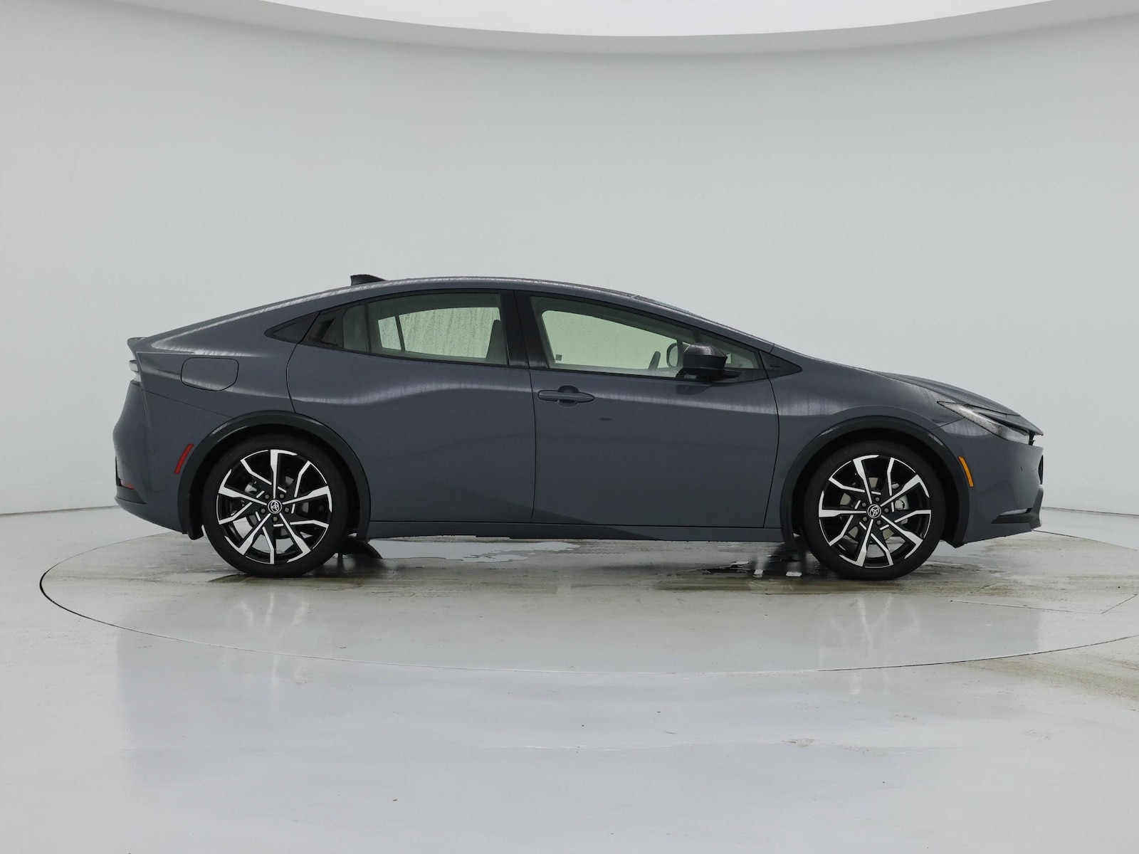 2026 Toyota Prius Plug-in Hybrid XSE - Photo 8