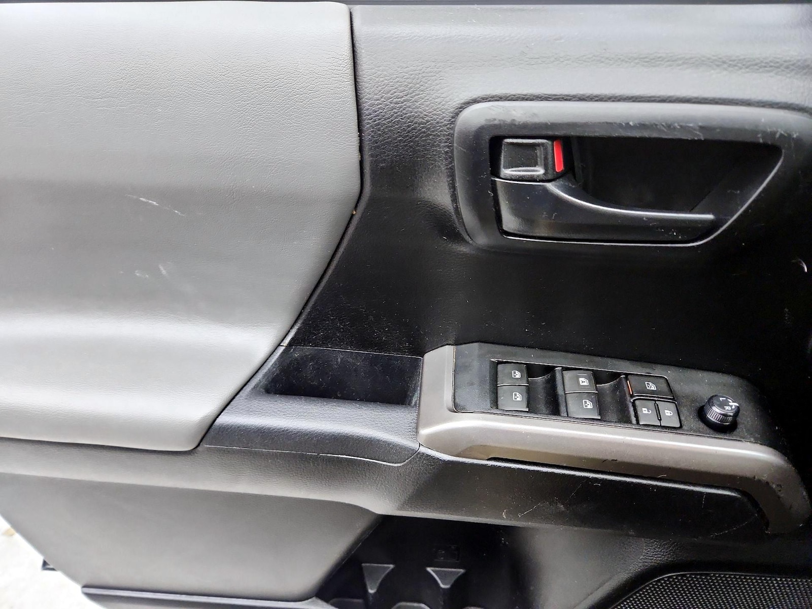 2022 Toyota Tacoma SR5 - Photo 13