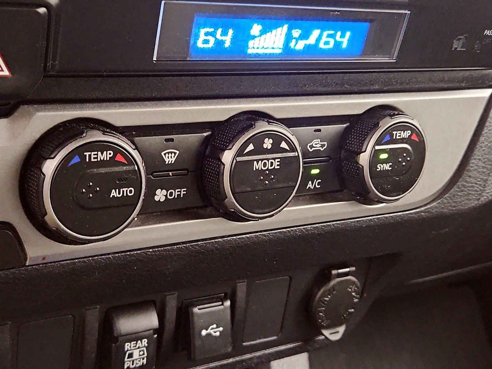 2022 Toyota Tacoma SR5 - Photo 17
