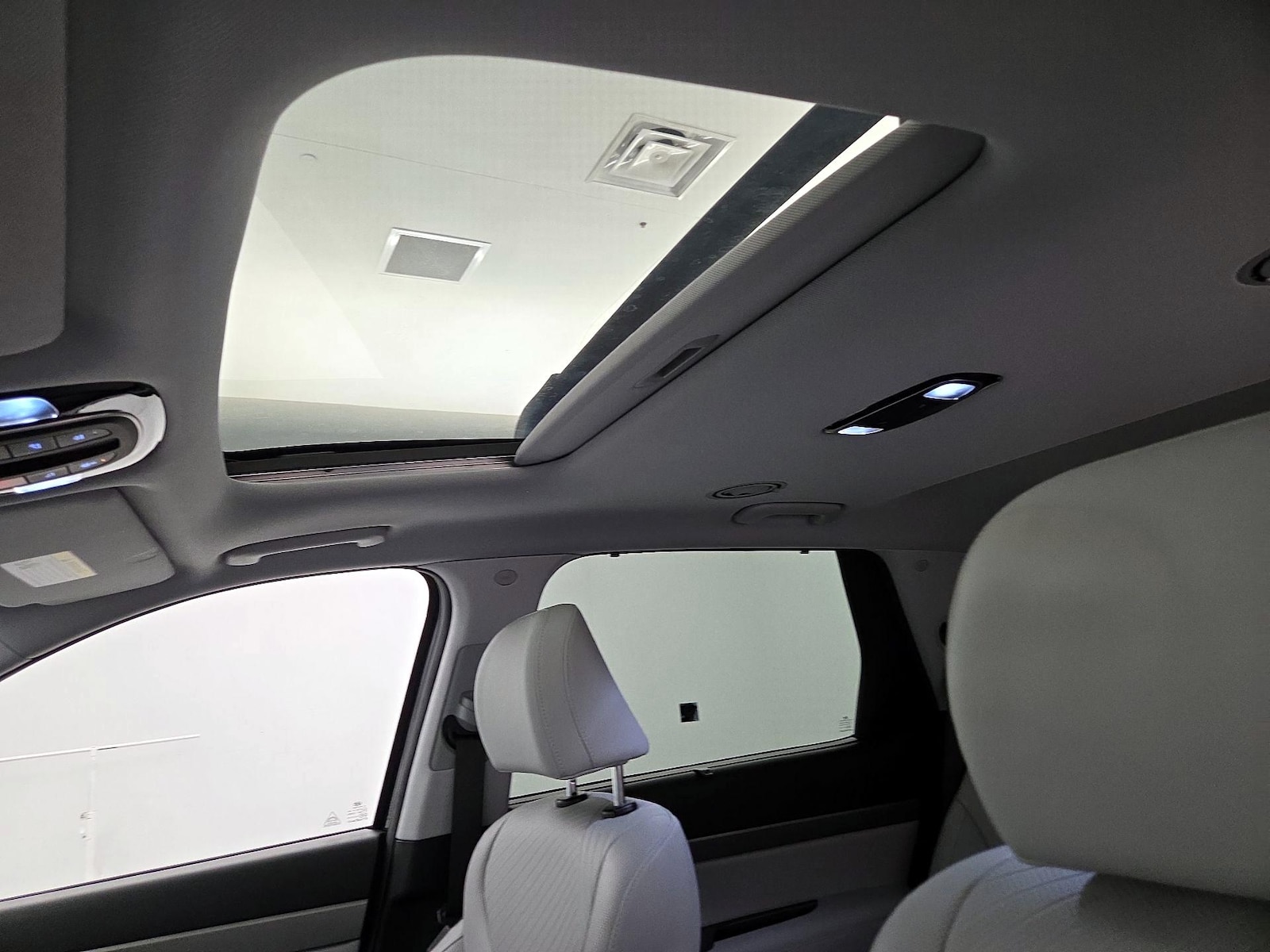 Sunroof(s) & Overhead Airbags