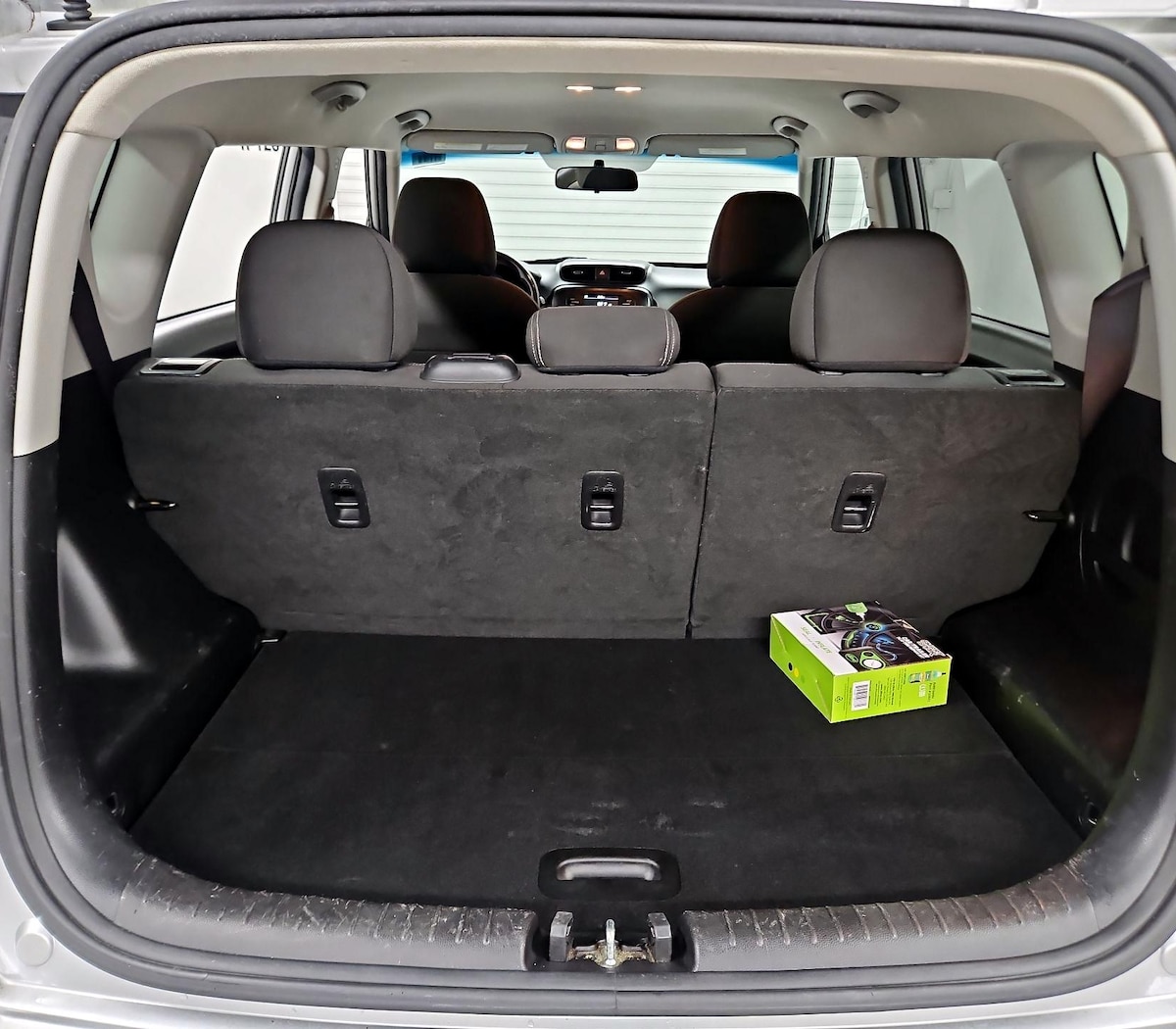 Trunk/Cargo (Seats Up)