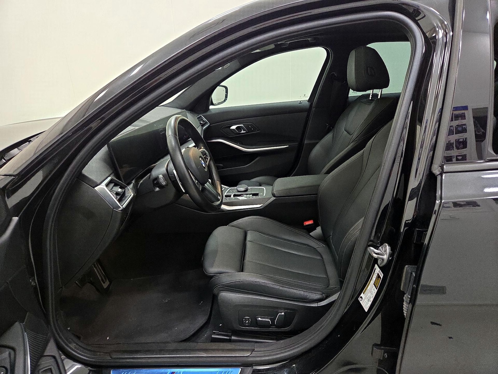 Power Seat(s) & Side Airbags