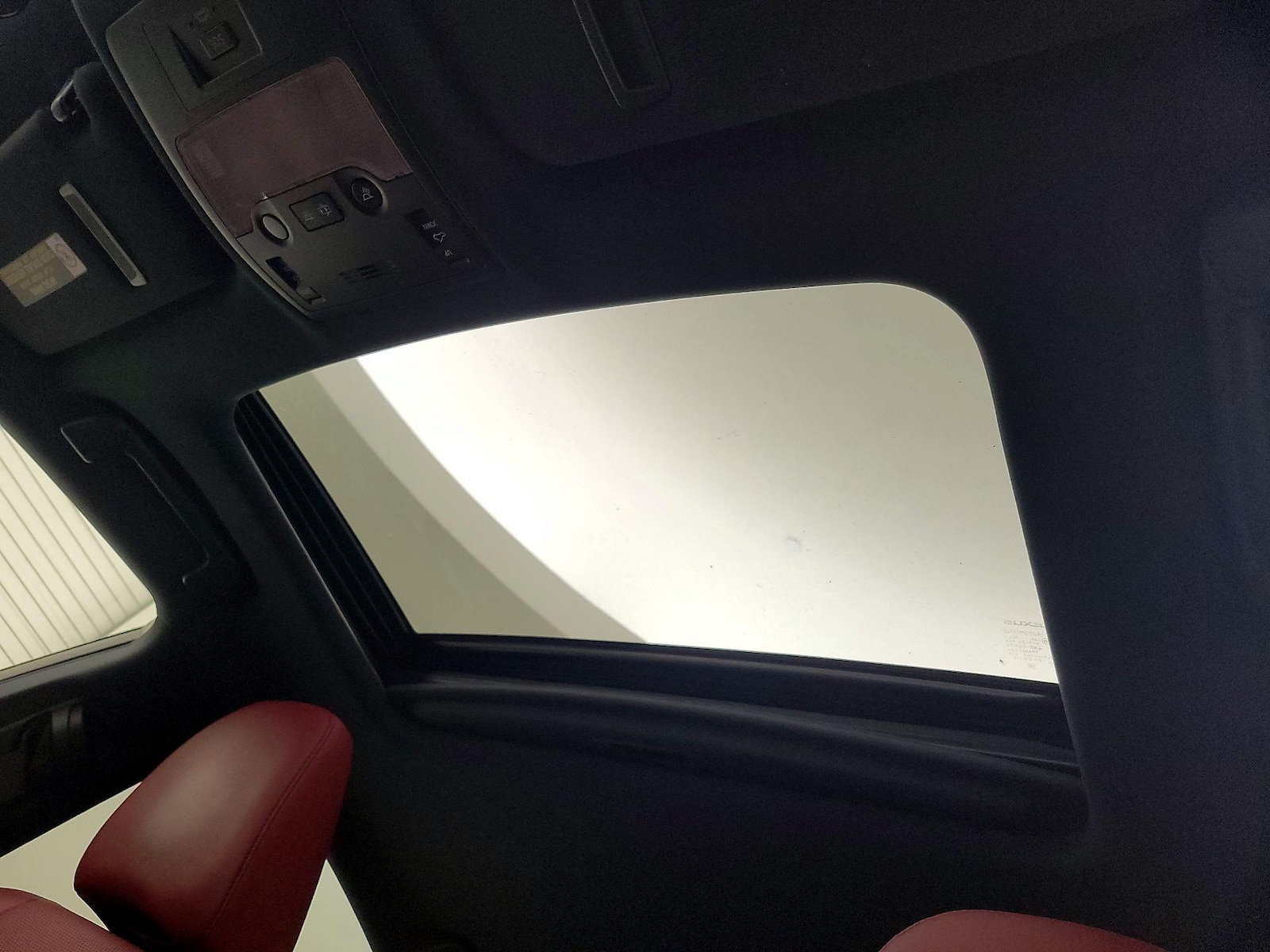 Sunroof(s) & Overhead Airbags