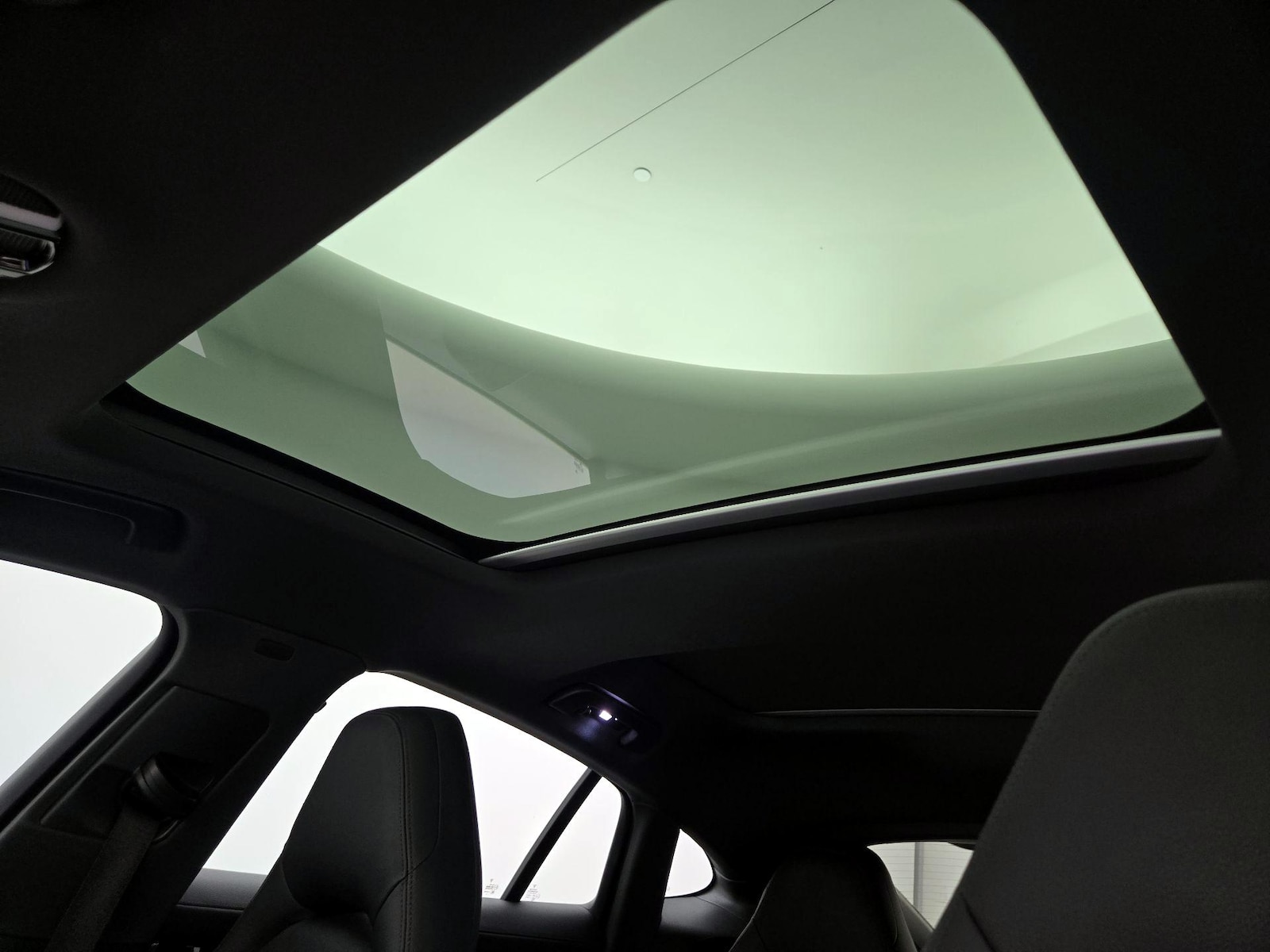 Sunroof(s) & Skylight(s)