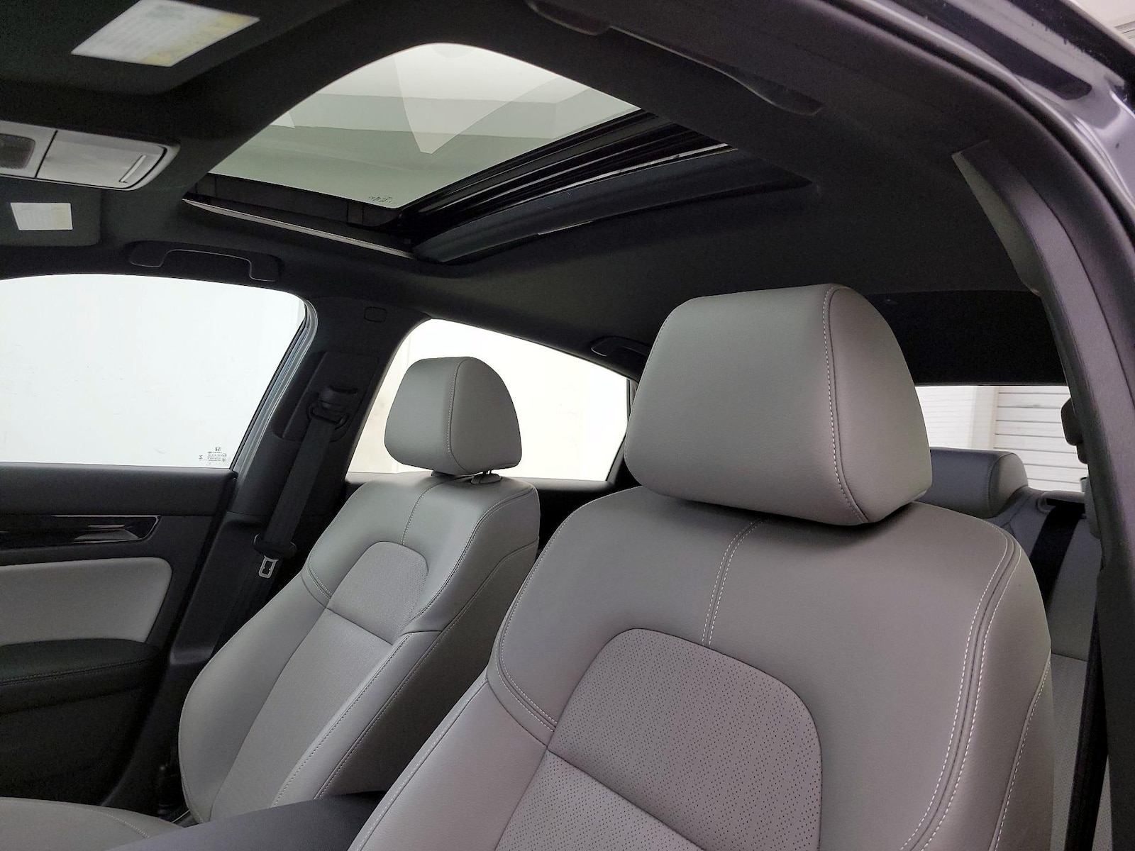 Sunroof(s) & Overhead Airbags