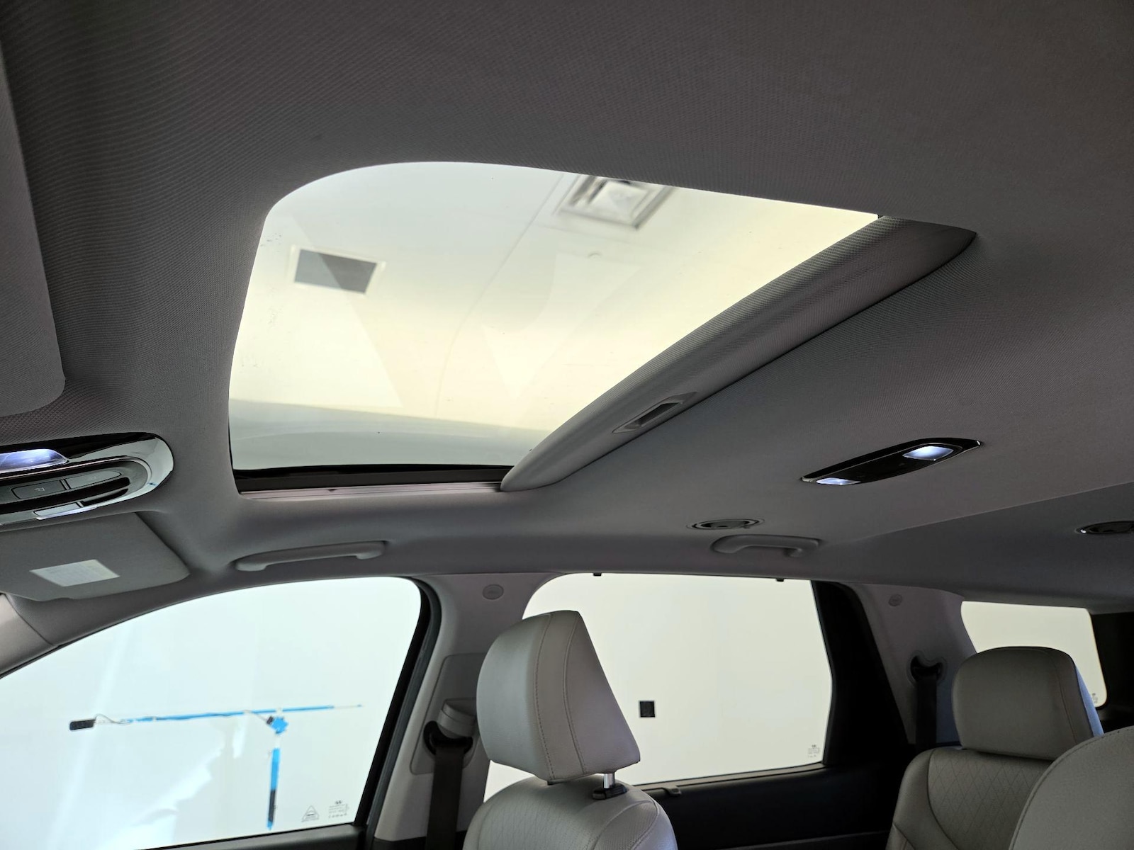 Sunroof(s) & Overhead Airbags