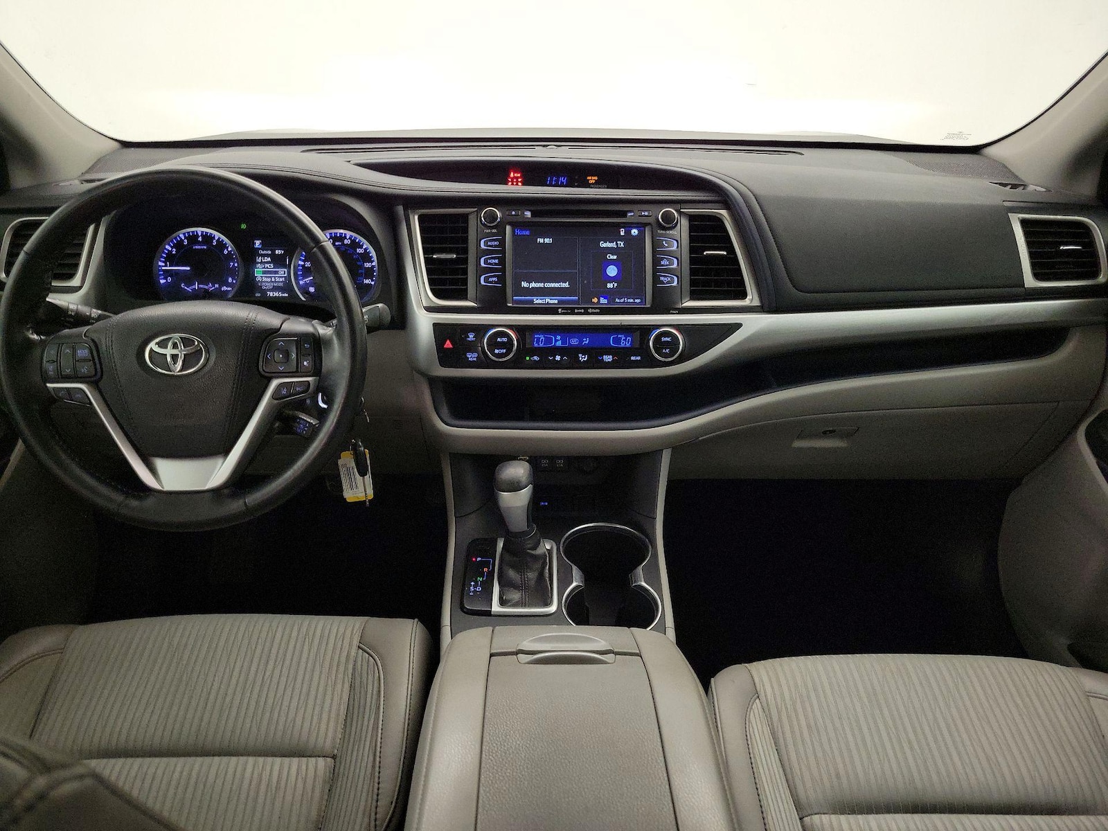 2017 Toyota Highlander LE Plus - Photo 10