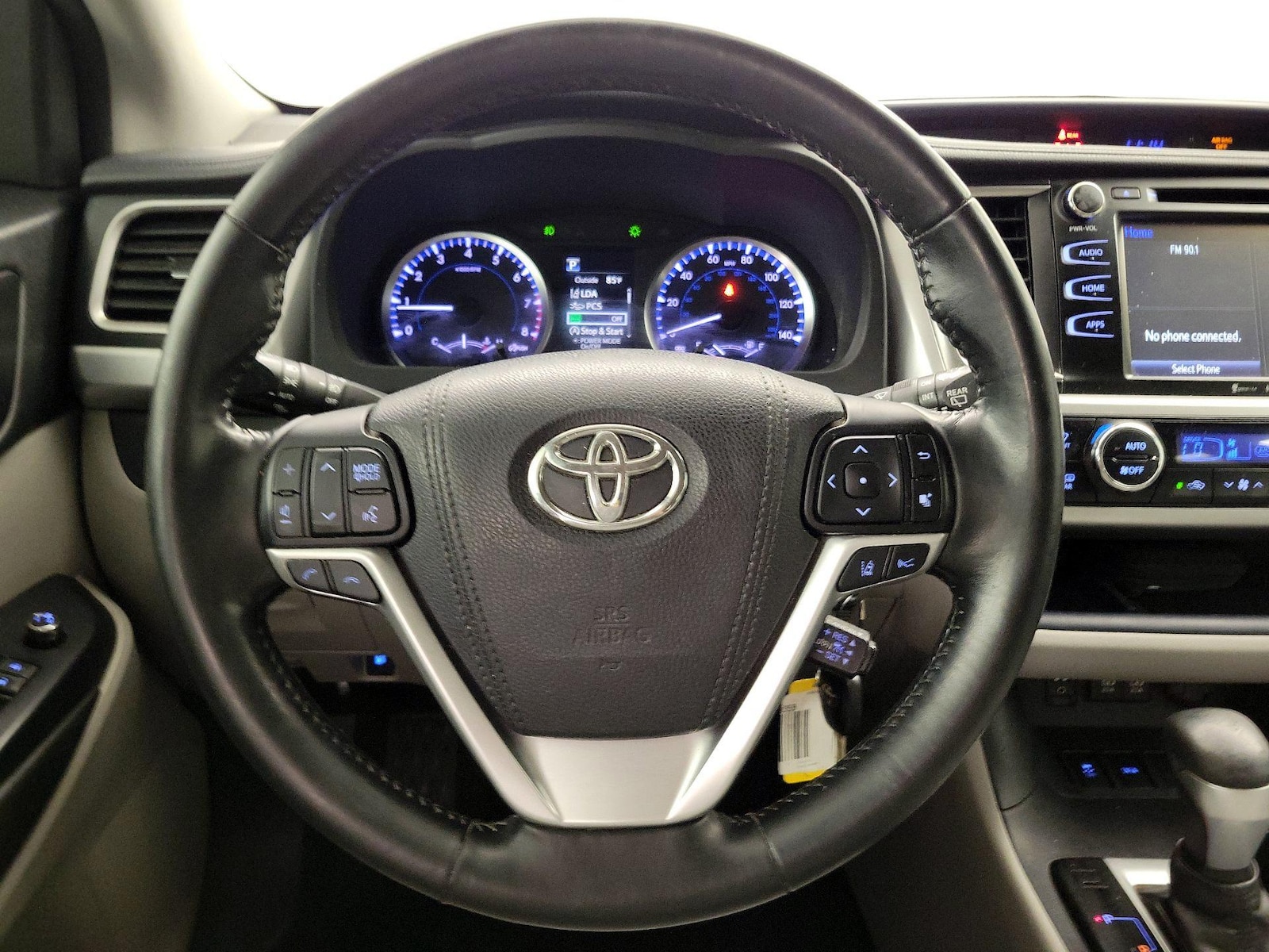 2017 Toyota Highlander LE Plus - Photo 11