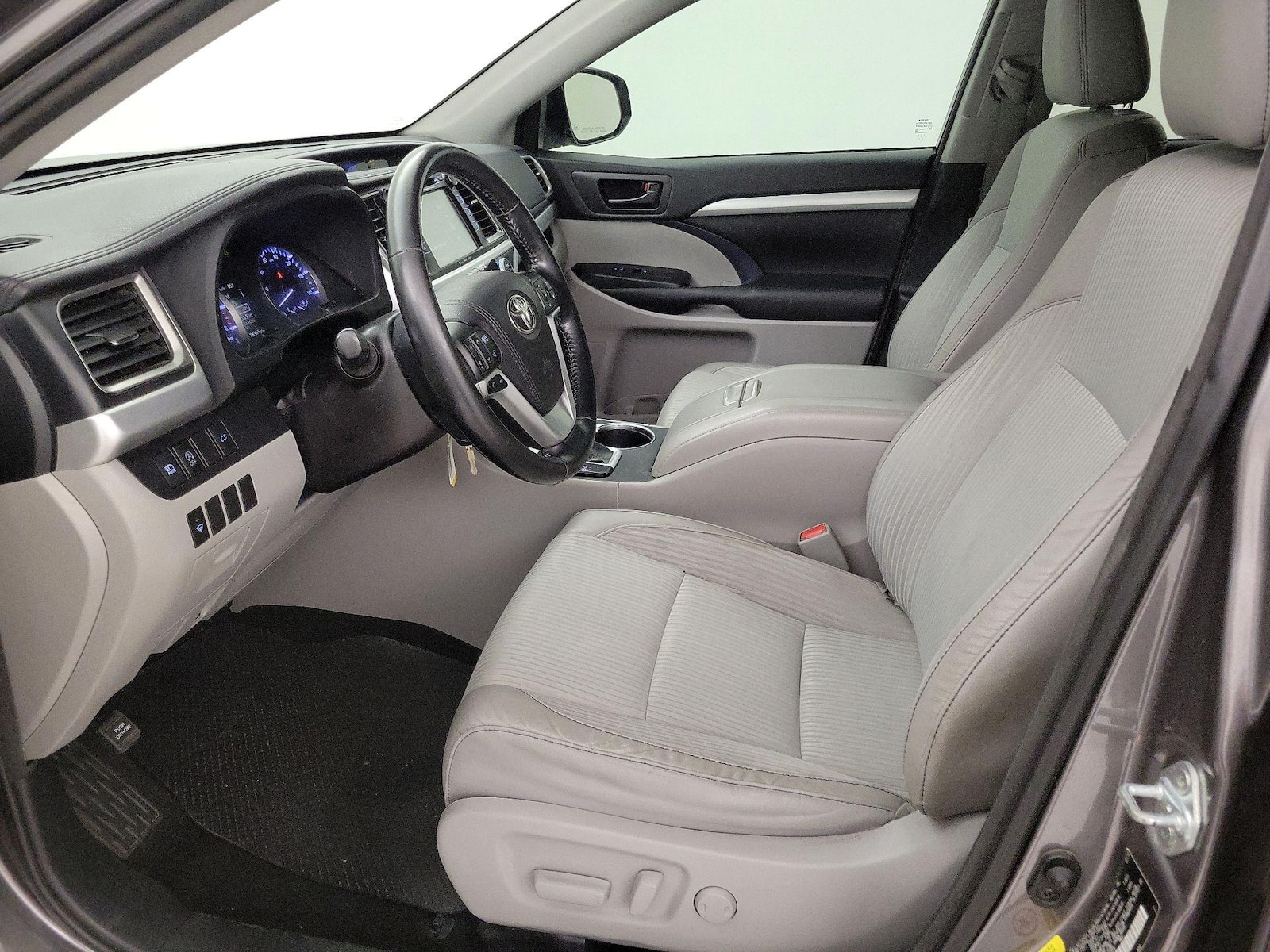 2017 Toyota Highlander LE Plus - Photo 12