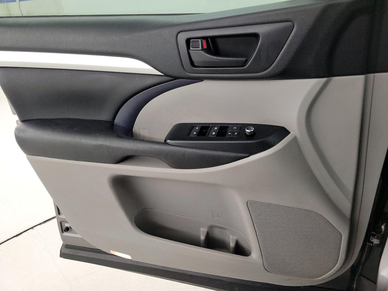2017 Toyota Highlander LE Plus - Photo 13