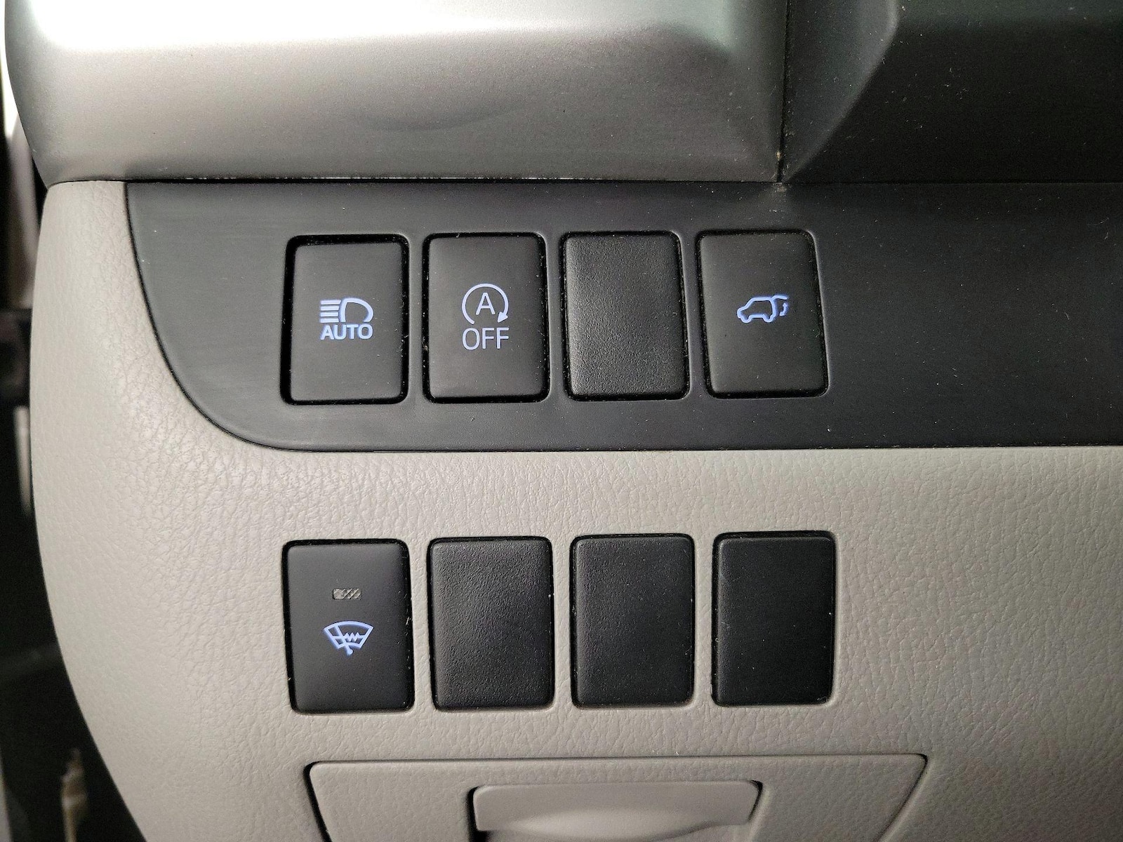 2017 Toyota Highlander LE Plus - Photo 14