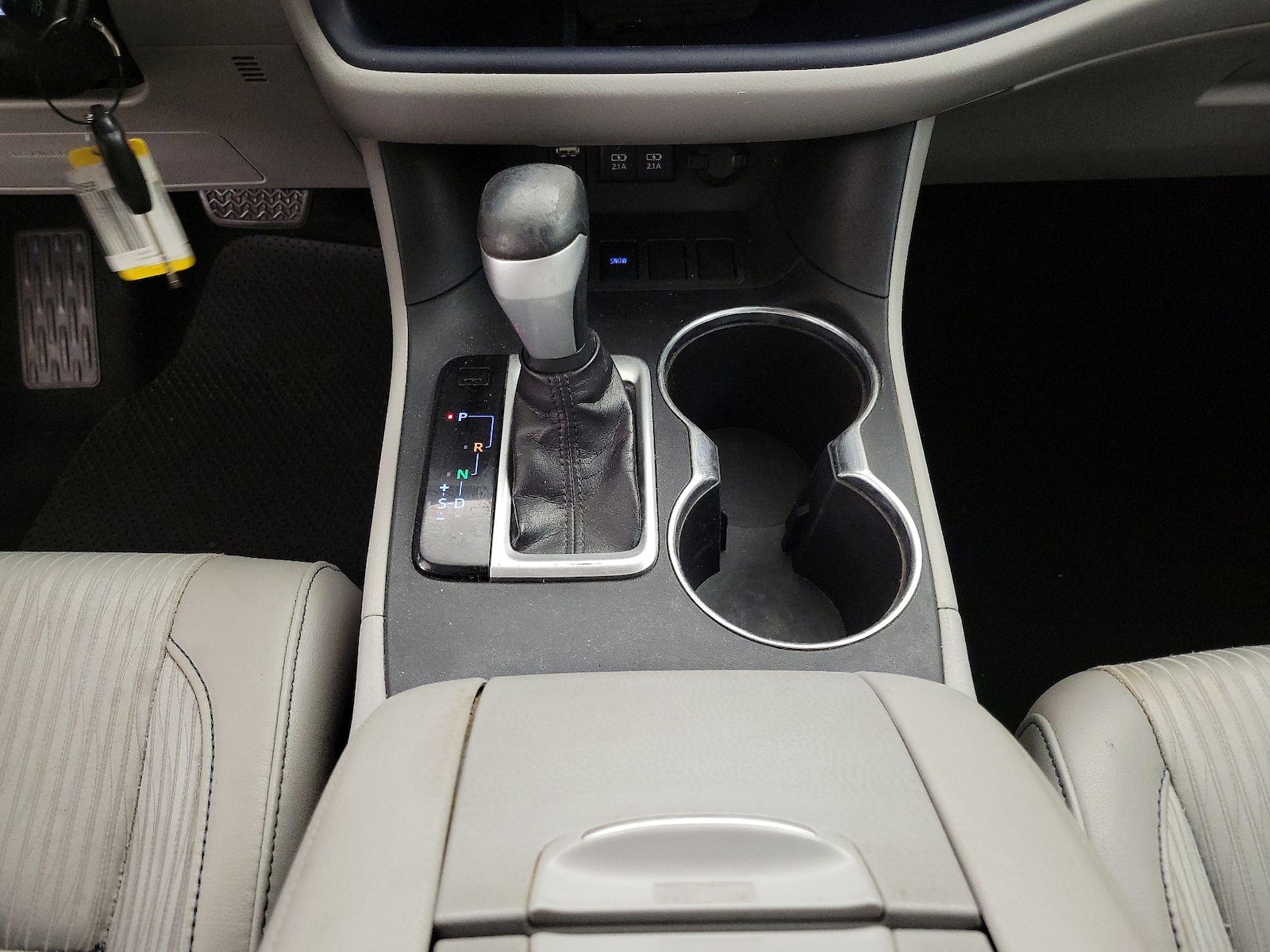 2017 Toyota Highlander LE Plus - Photo 18