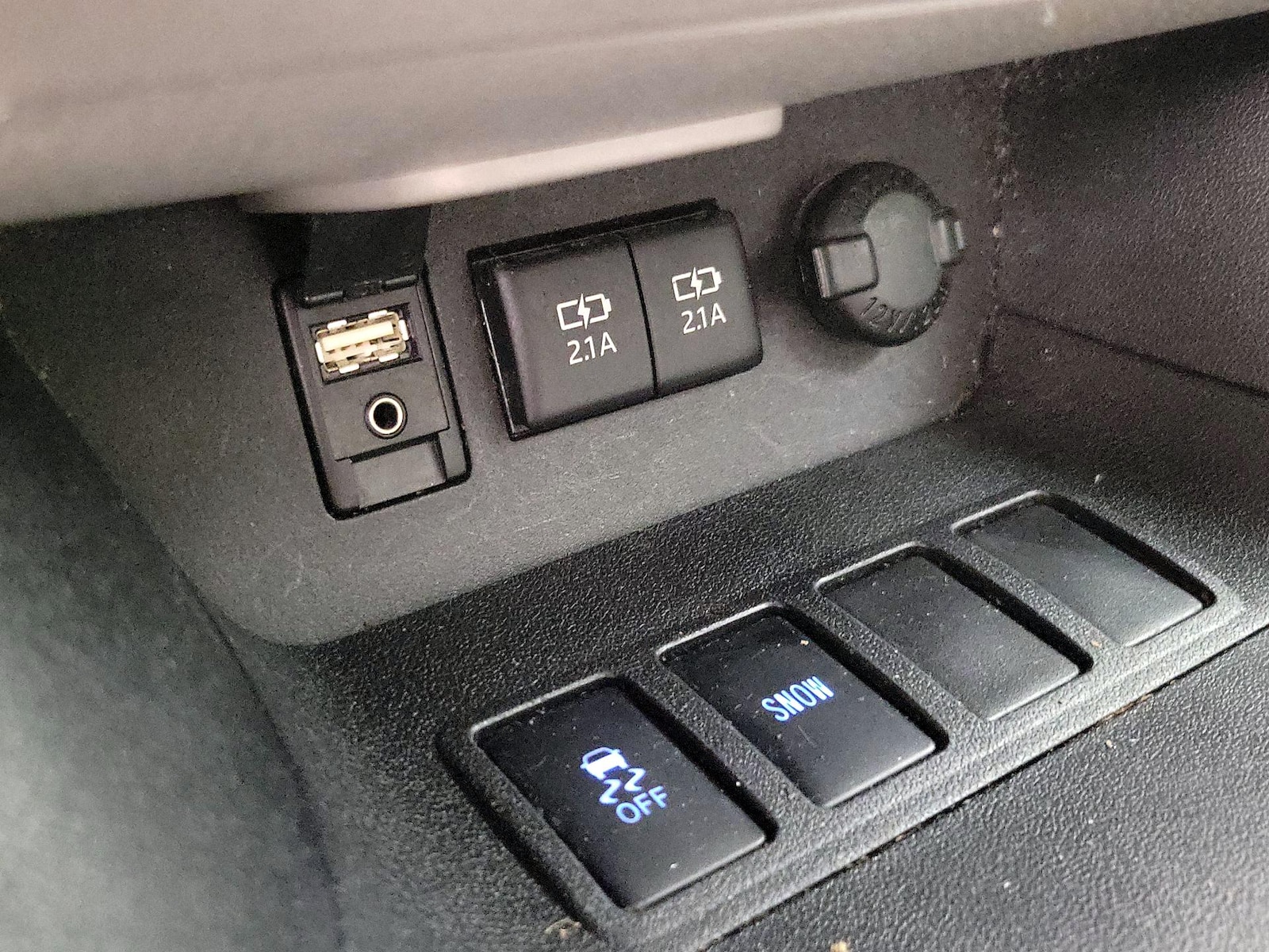 2017 Toyota Highlander LE Plus - Photo 19