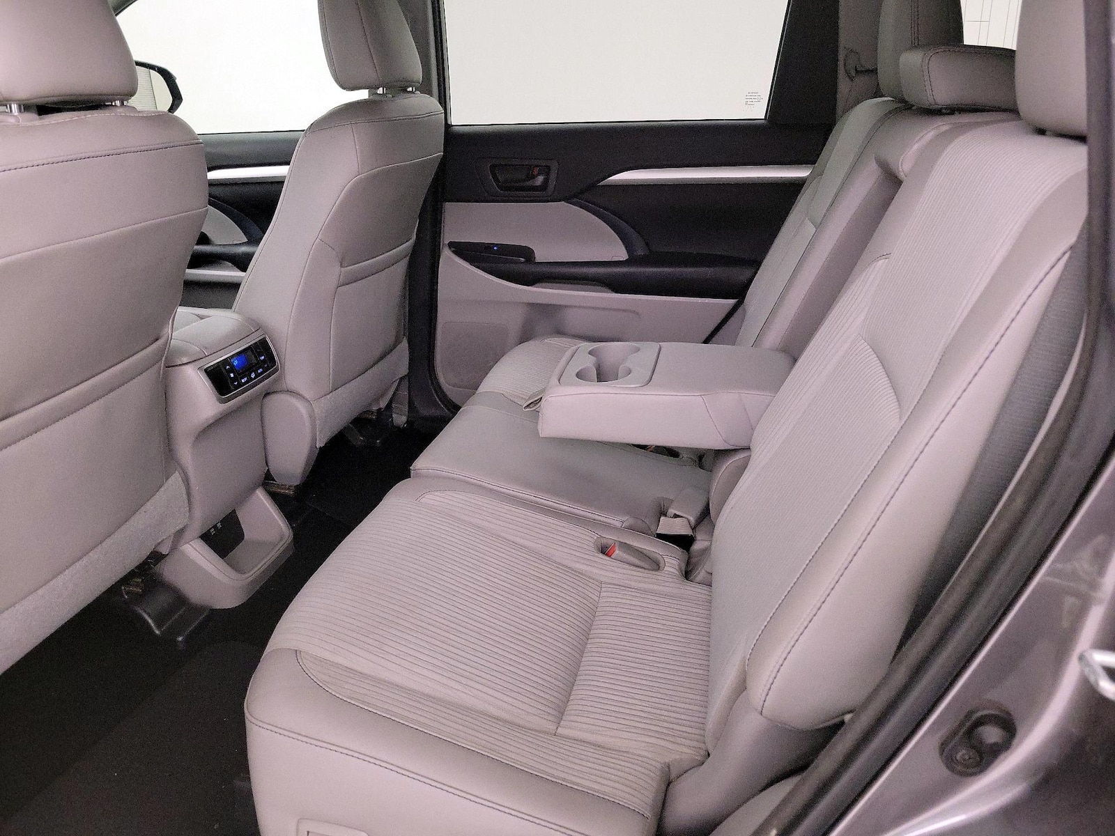 2017 Toyota Highlander LE Plus - Photo 20