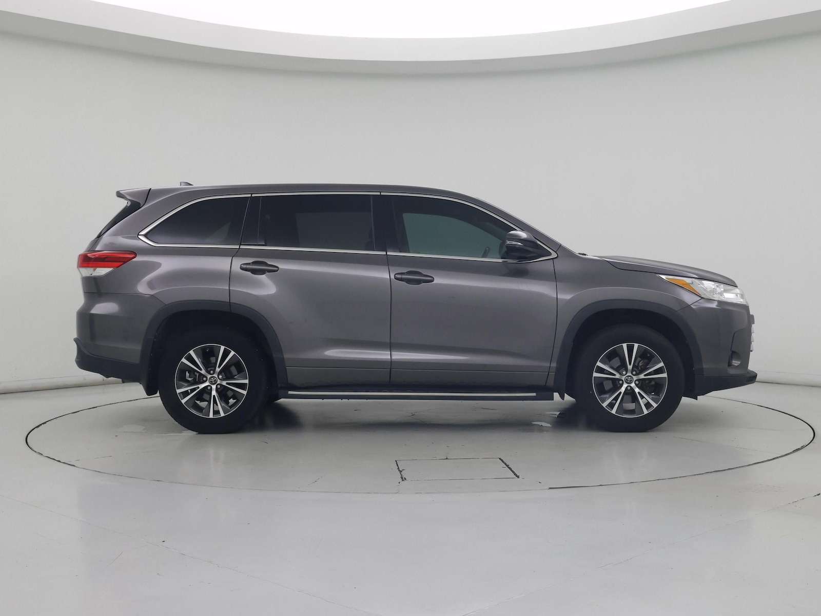 2017 Toyota Highlander LE Plus - Photo 8