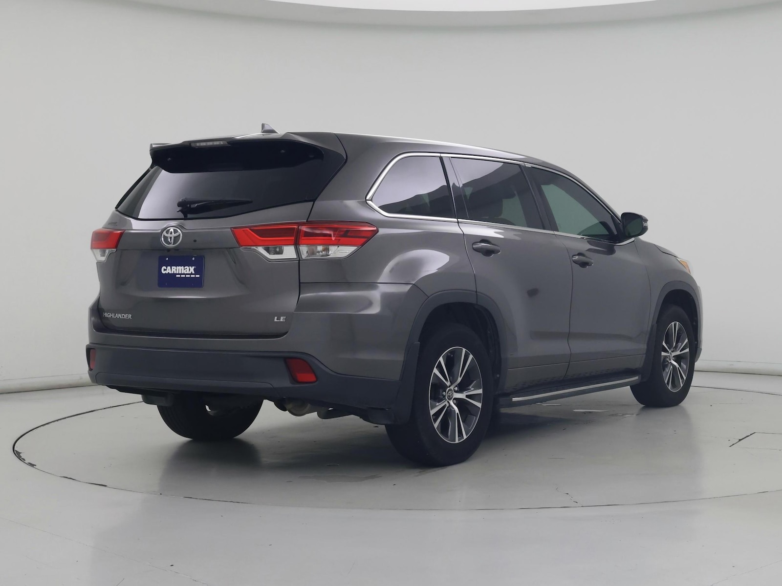 2017 Toyota Highlander LE Plus - Photo 9