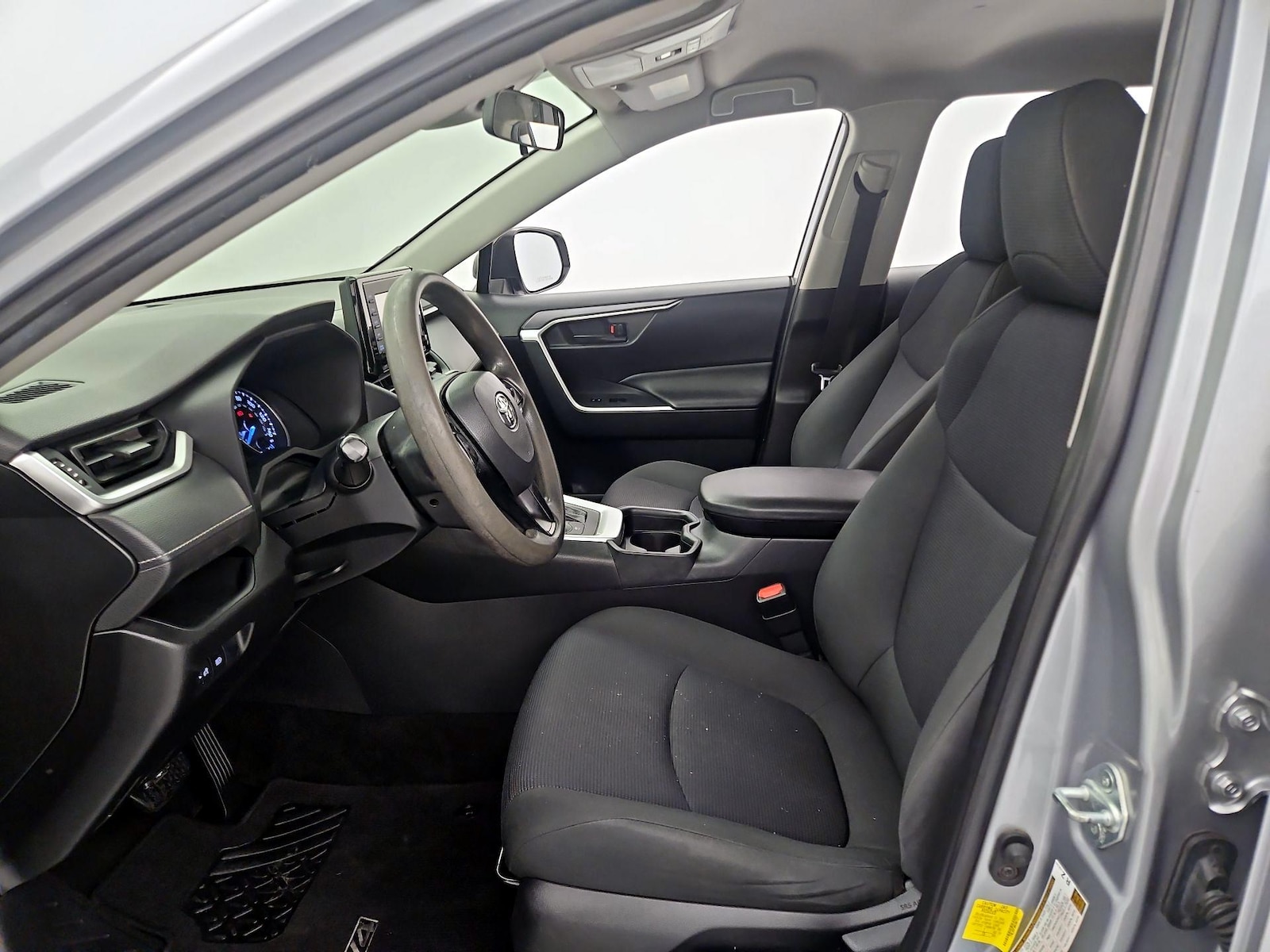 2019 Toyota RAV4 LE - Photo 12