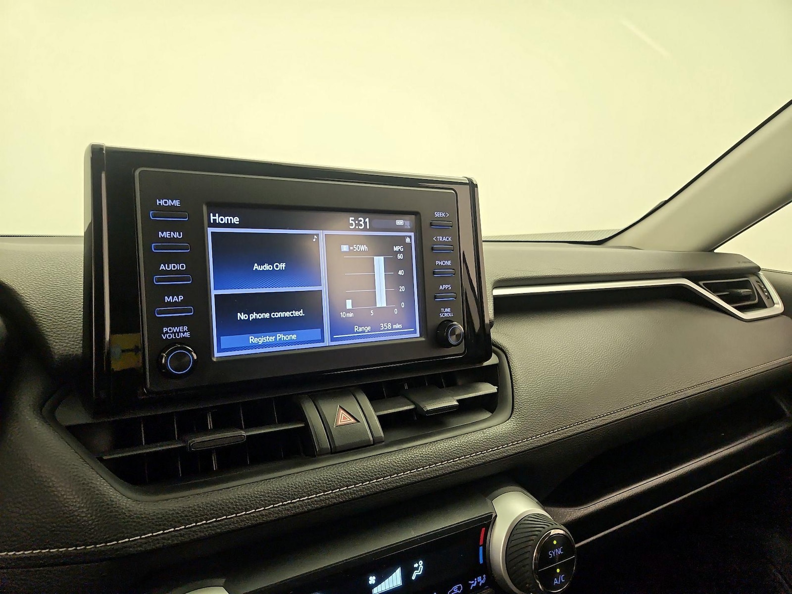 2019 Toyota RAV4 LE - Photo 16