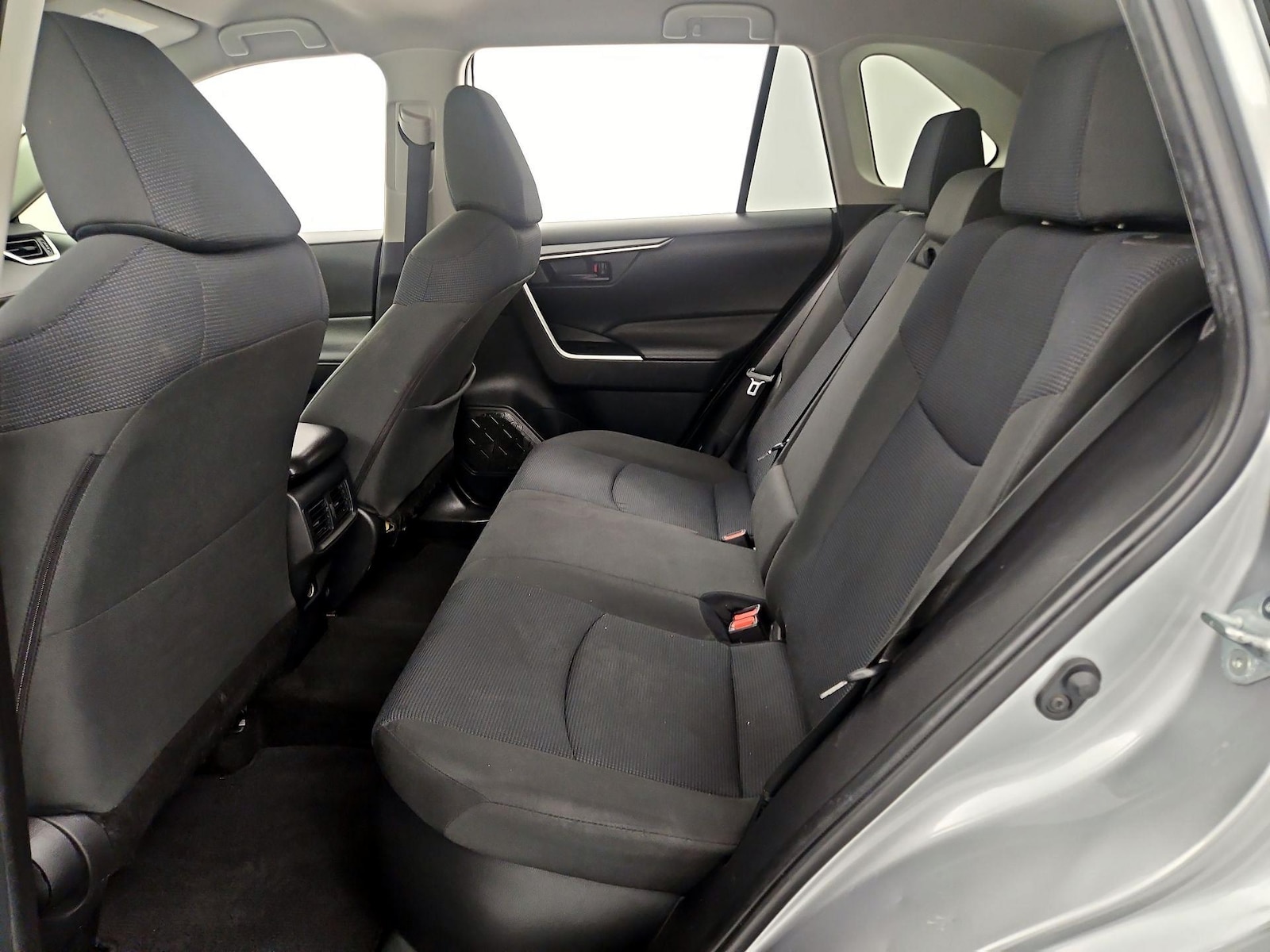 2019 Toyota RAV4 LE - Photo 20