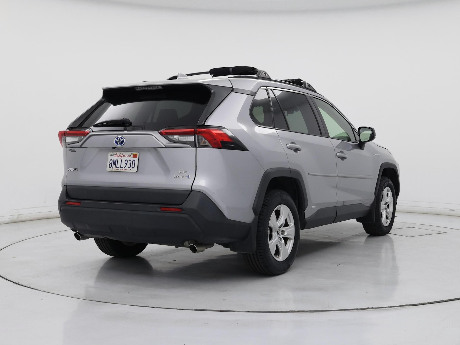 2019 Toyota RAV4 LE - Photo 9