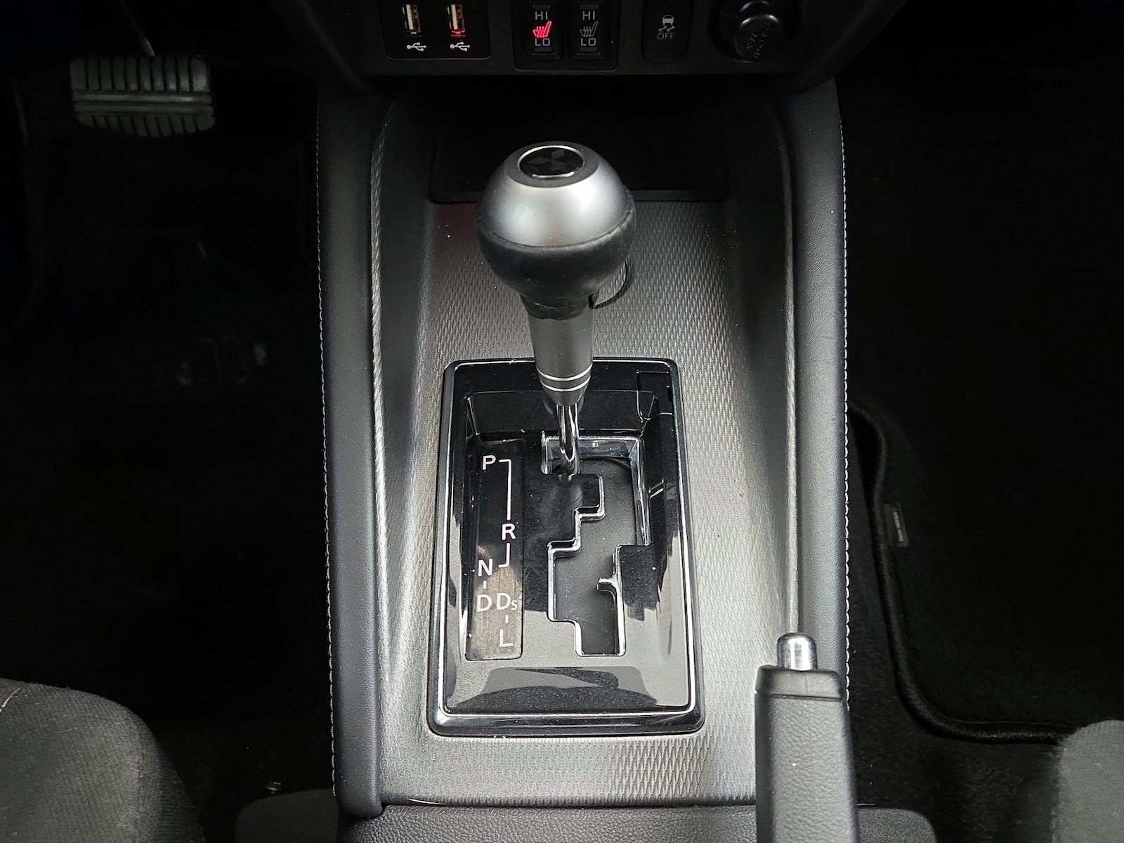 2020 Mitsubishi Outlander Sport ES - Photo 17