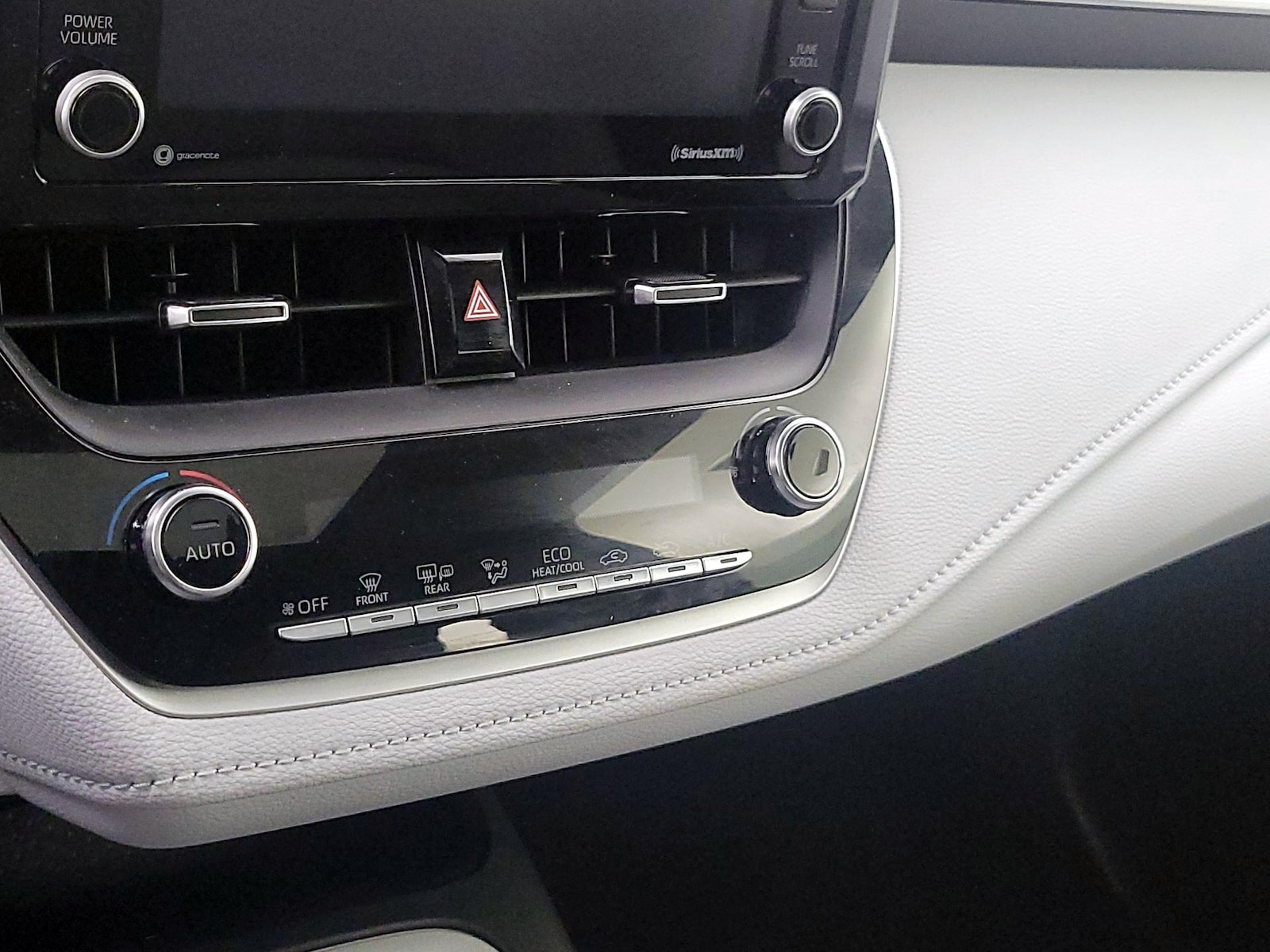 2022 Toyota Corolla SE - Photo 17