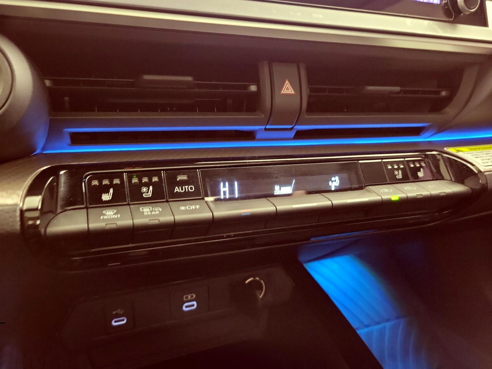 2023 Toyota Prius Limited - Photo 17