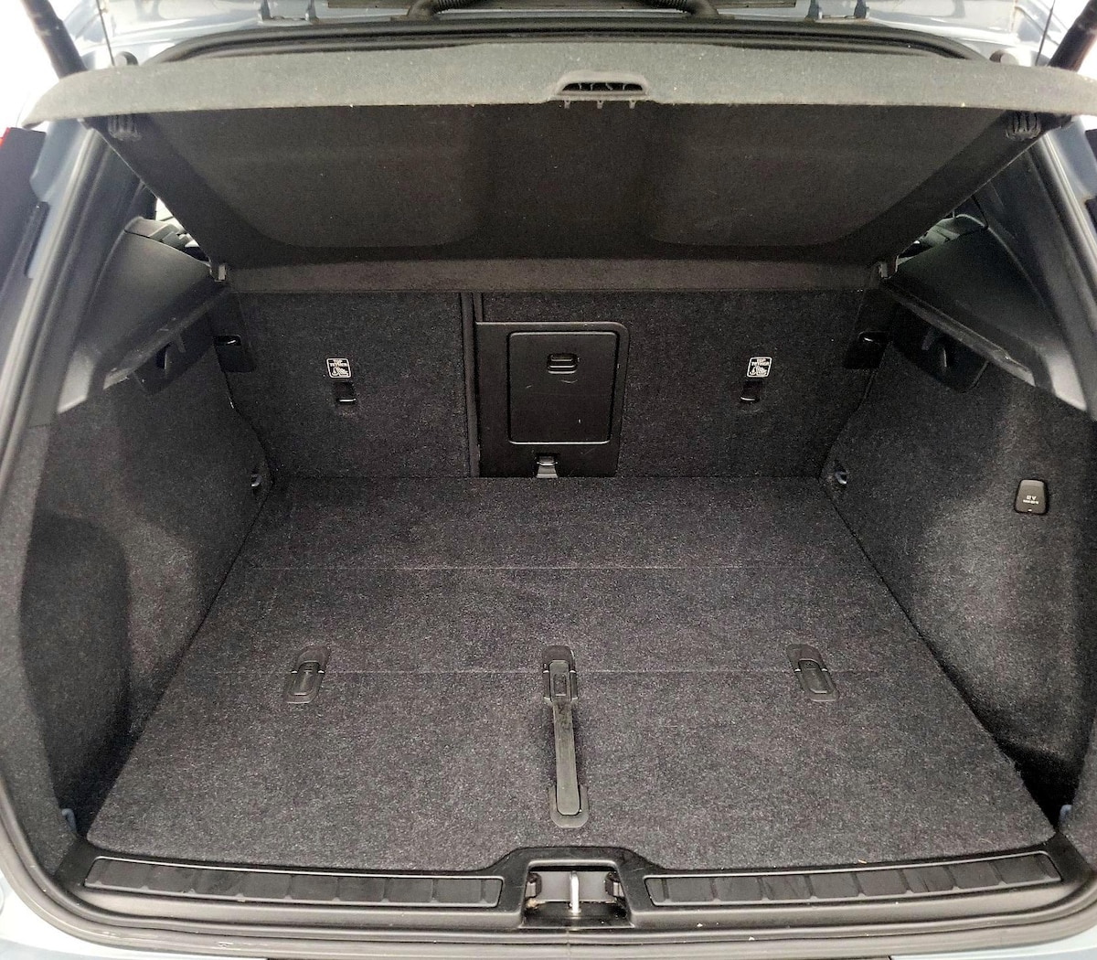 Trunk/Cargo (Seats Up)