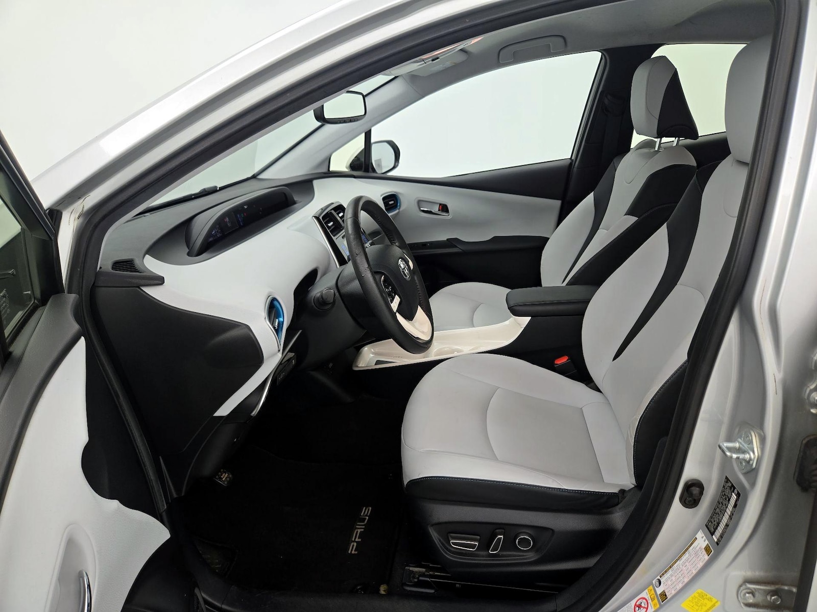 2016 Toyota Prius Four - Photo 12