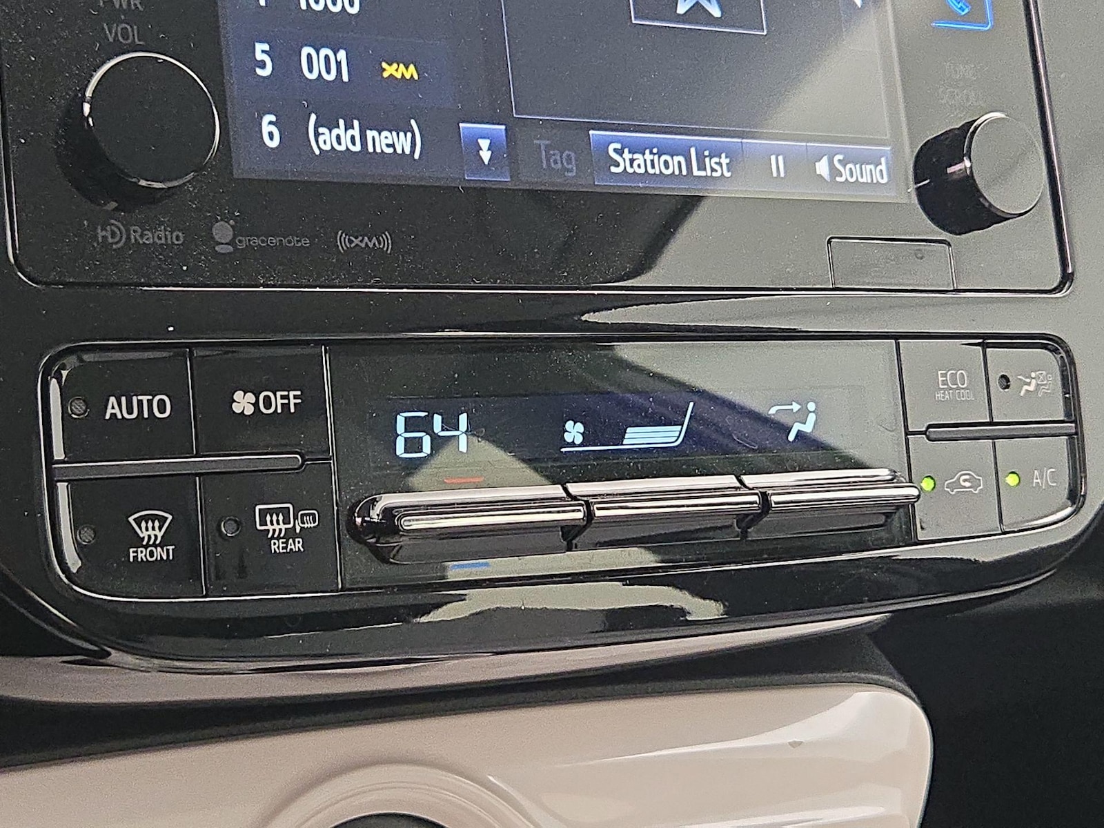2016 Toyota Prius Four - Photo 18