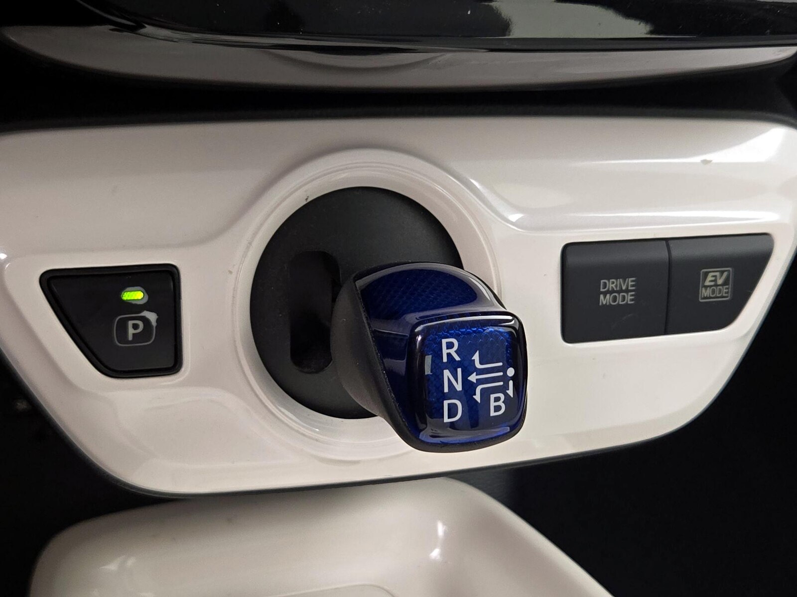 2016 Toyota Prius Four - Photo 19