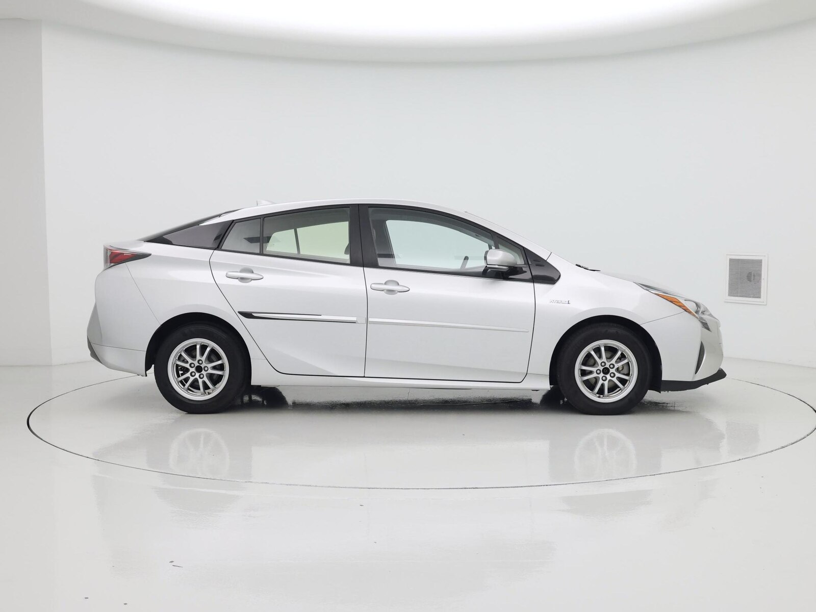 2016 Toyota Prius Four - Photo 8