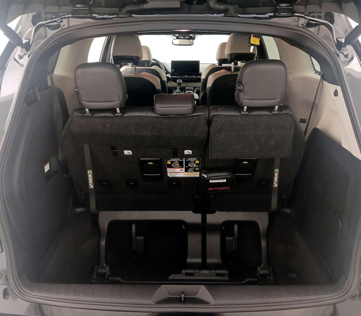 Trunk/Cargo (Seats Up)