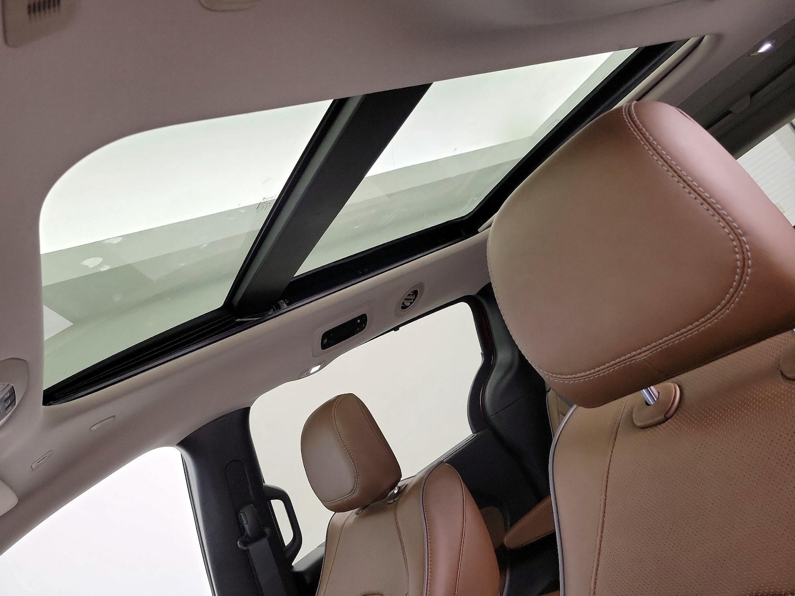 Panoramic Sunroof & Skylight(s)