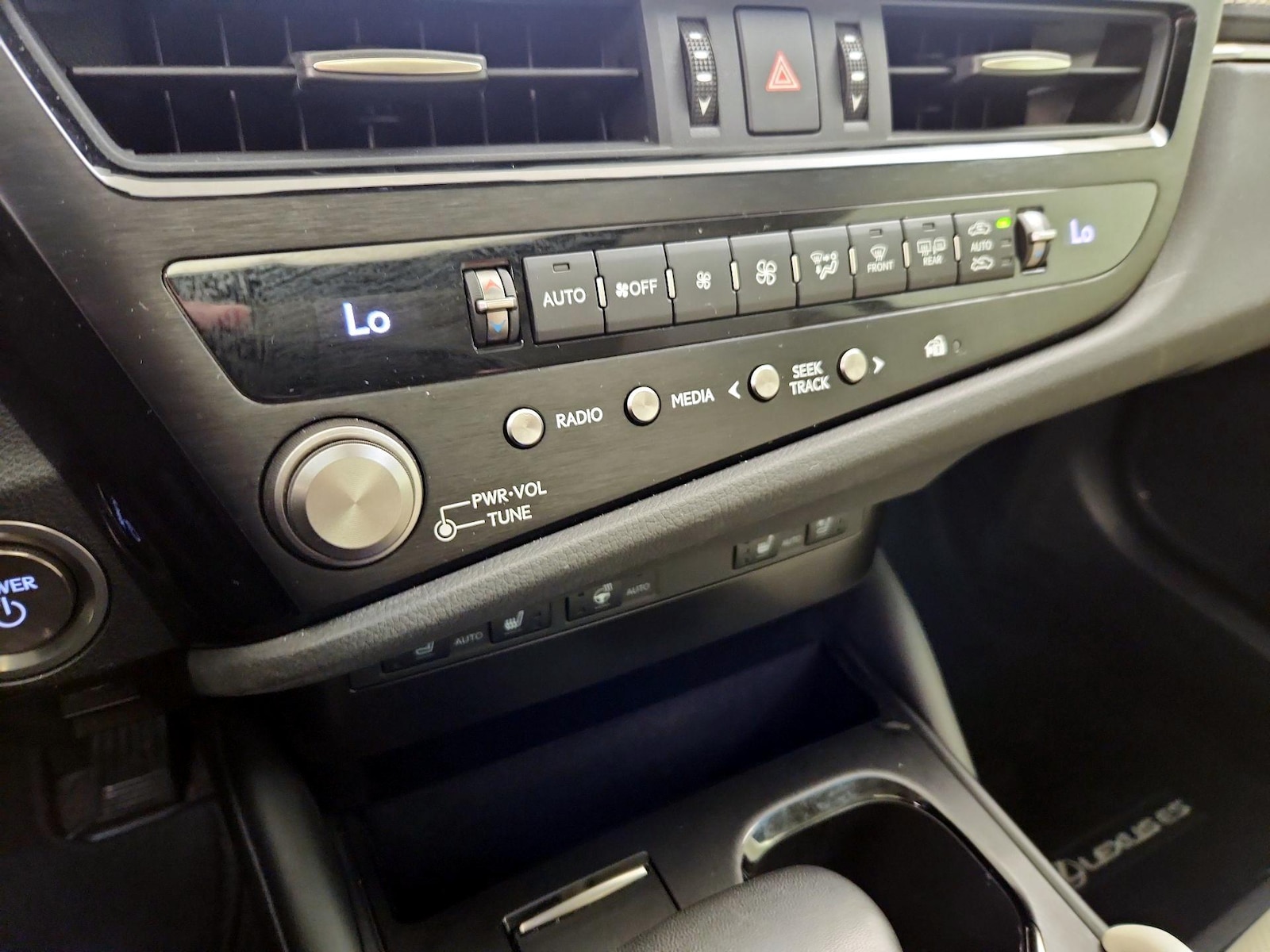 2023 Lexus ES Hybrid 300h - Photo 17