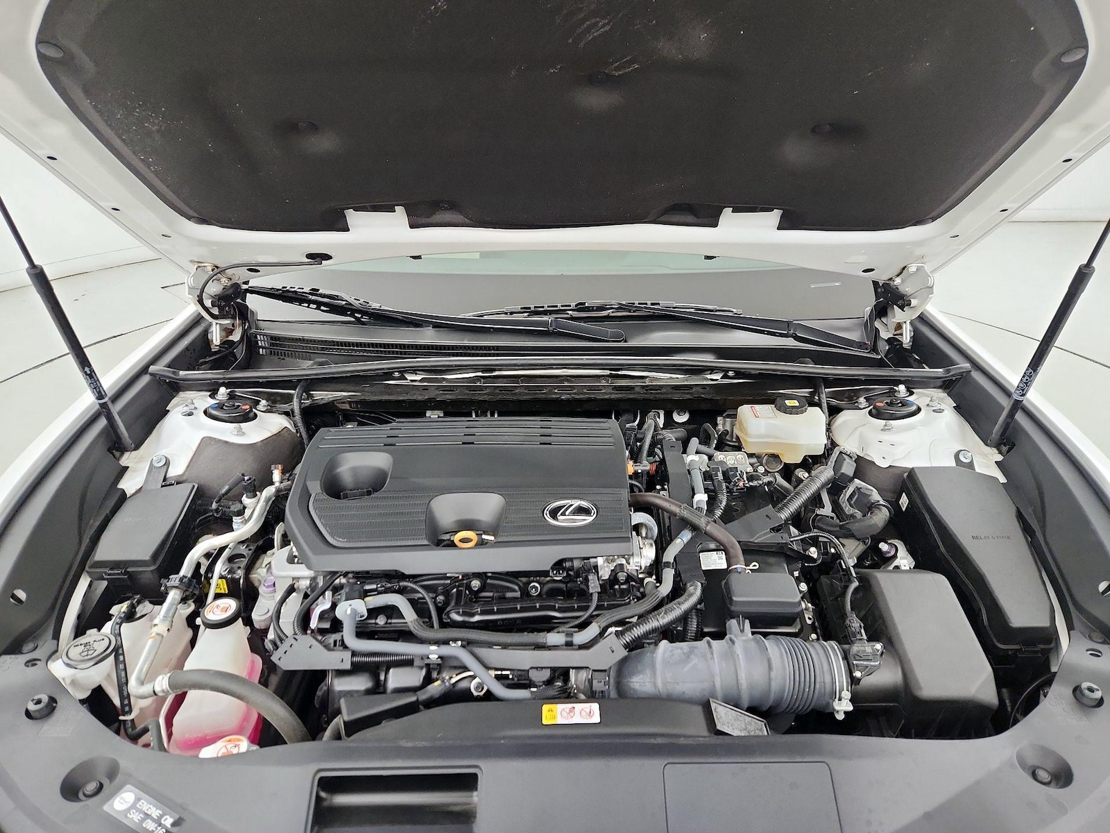 2023 Lexus ES Hybrid 300h - Photo 23