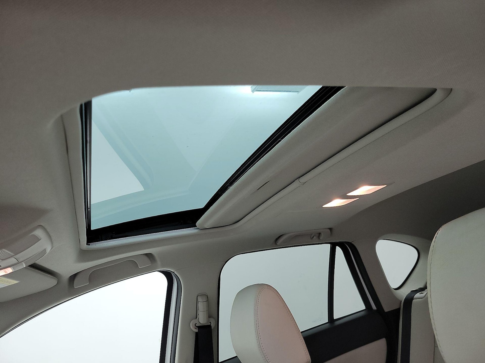 Sunroof(s) & Overhead Airbags