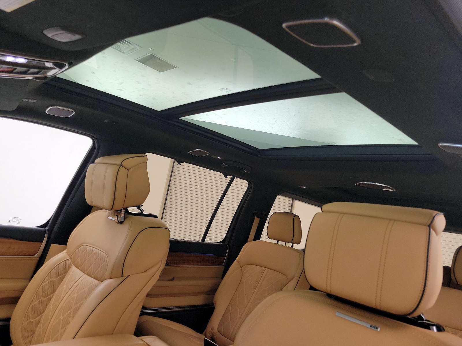 Panoramic Sunroof & Skylight(s)